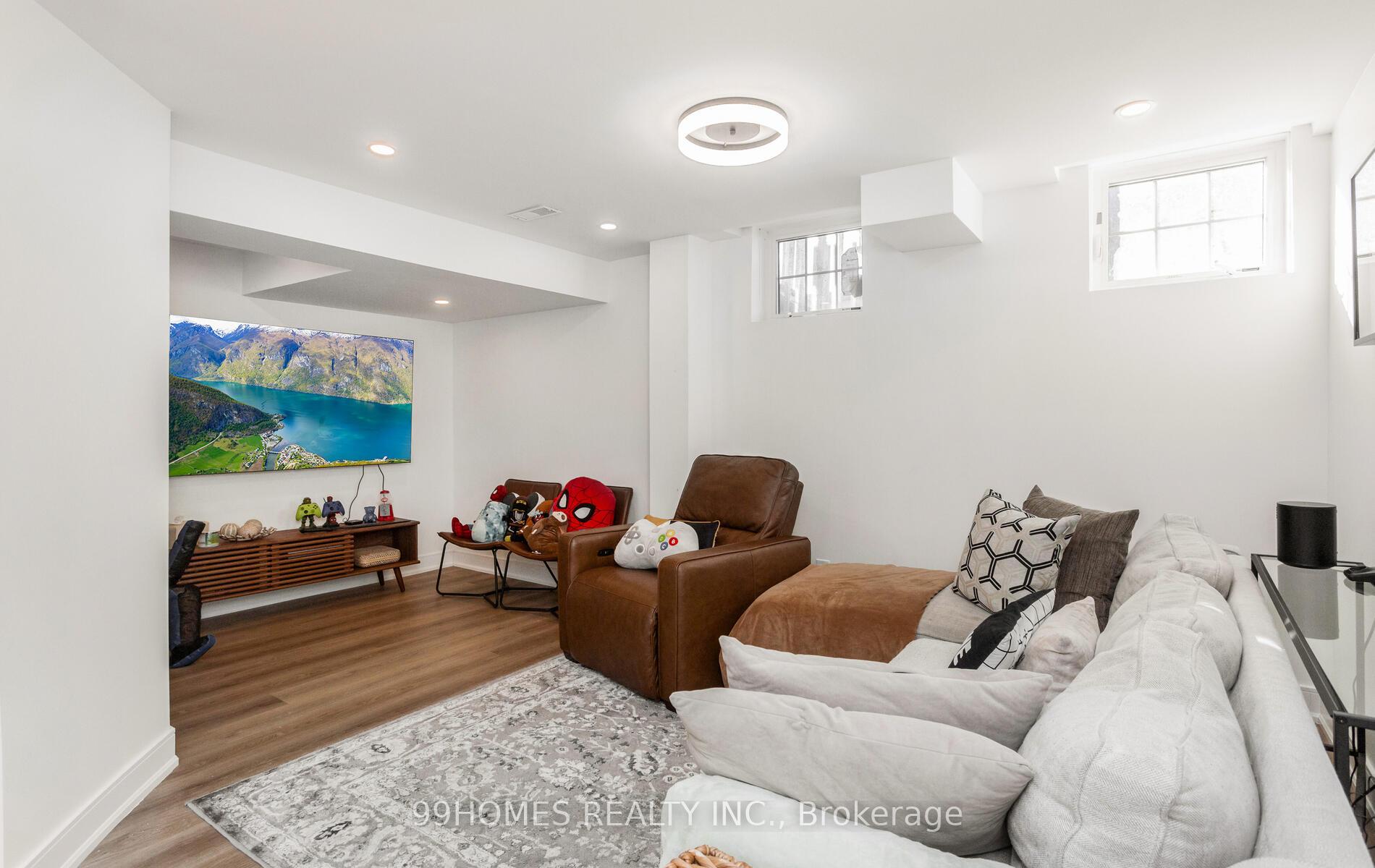 Photo 32 of 70 Sky Harbour Drive, Brampton, Bram West — HOMEH