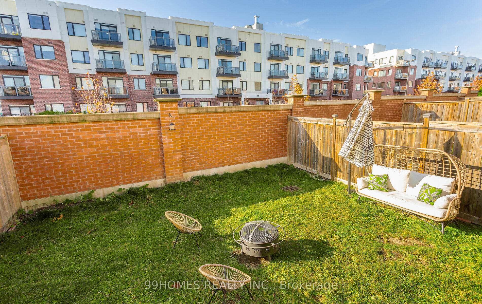 Photo 37 of 70 Sky Harbour Drive, Brampton, Bram West — HOMEH
