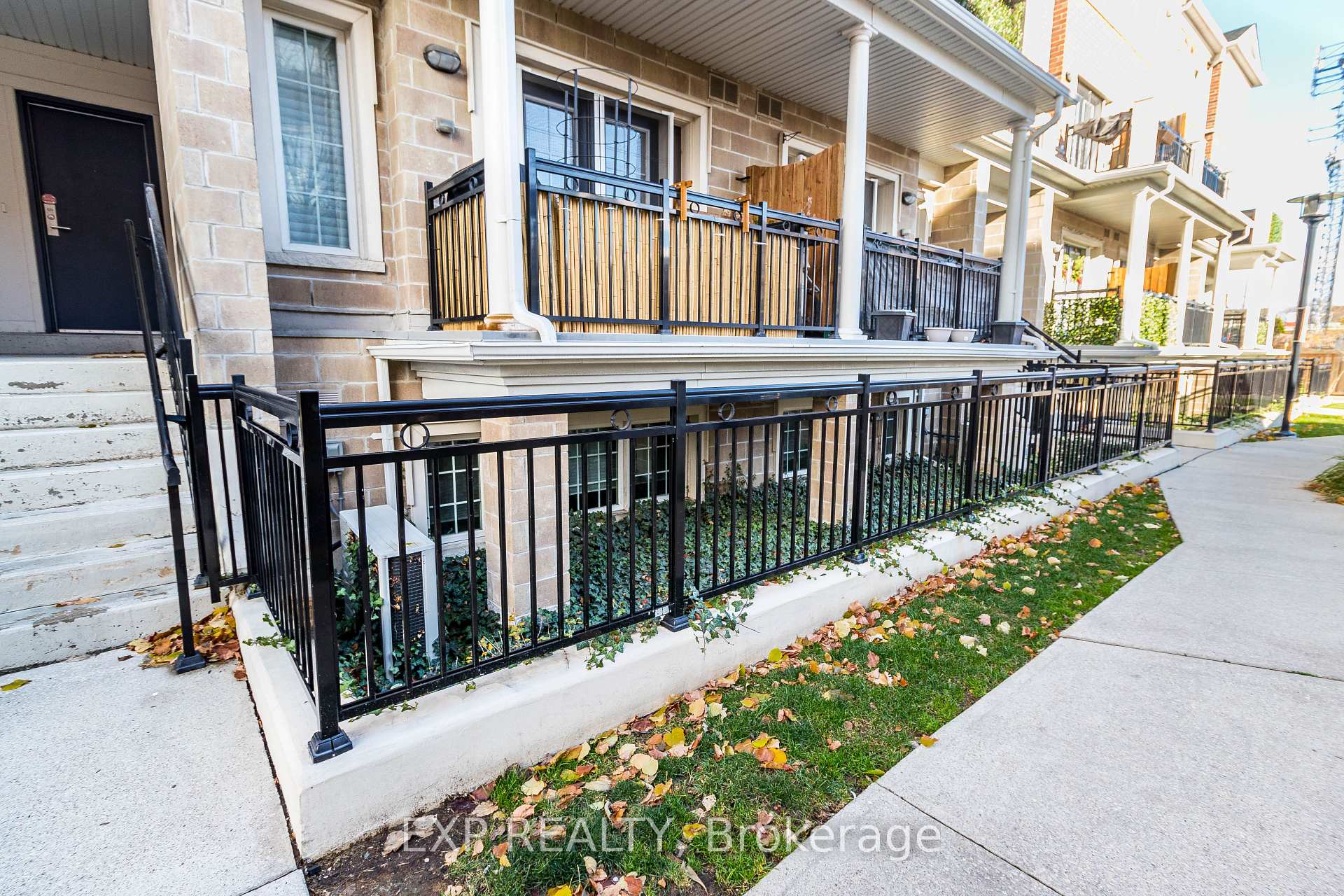 Photo 2 of Unit E02, 26 Bruce Street, Vaughan, West Woodbridge — HOMEH