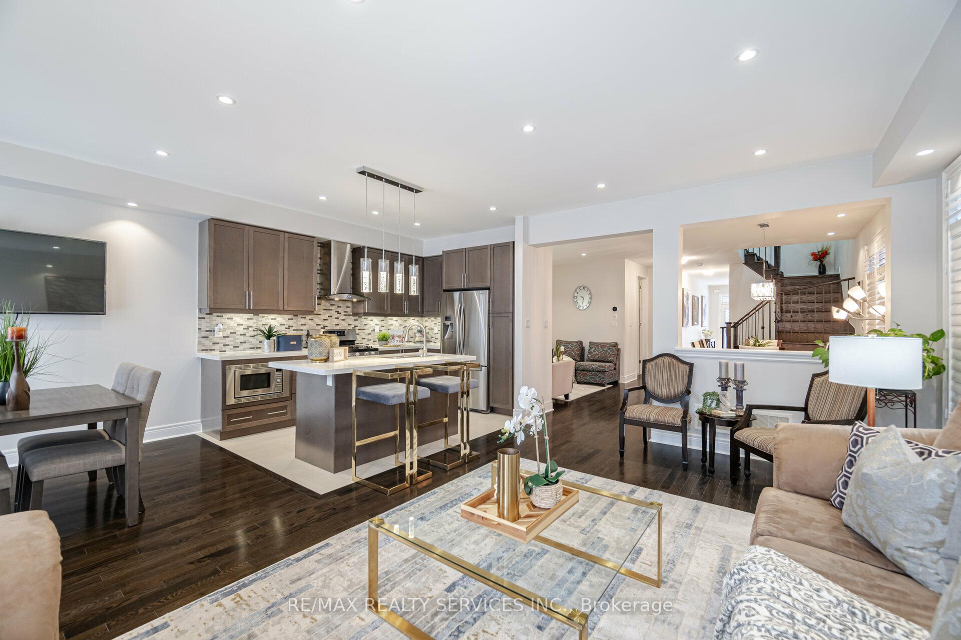 Photo 7 of 58 Andretti Crescent, Brampton, Credit Valley — HOMEH