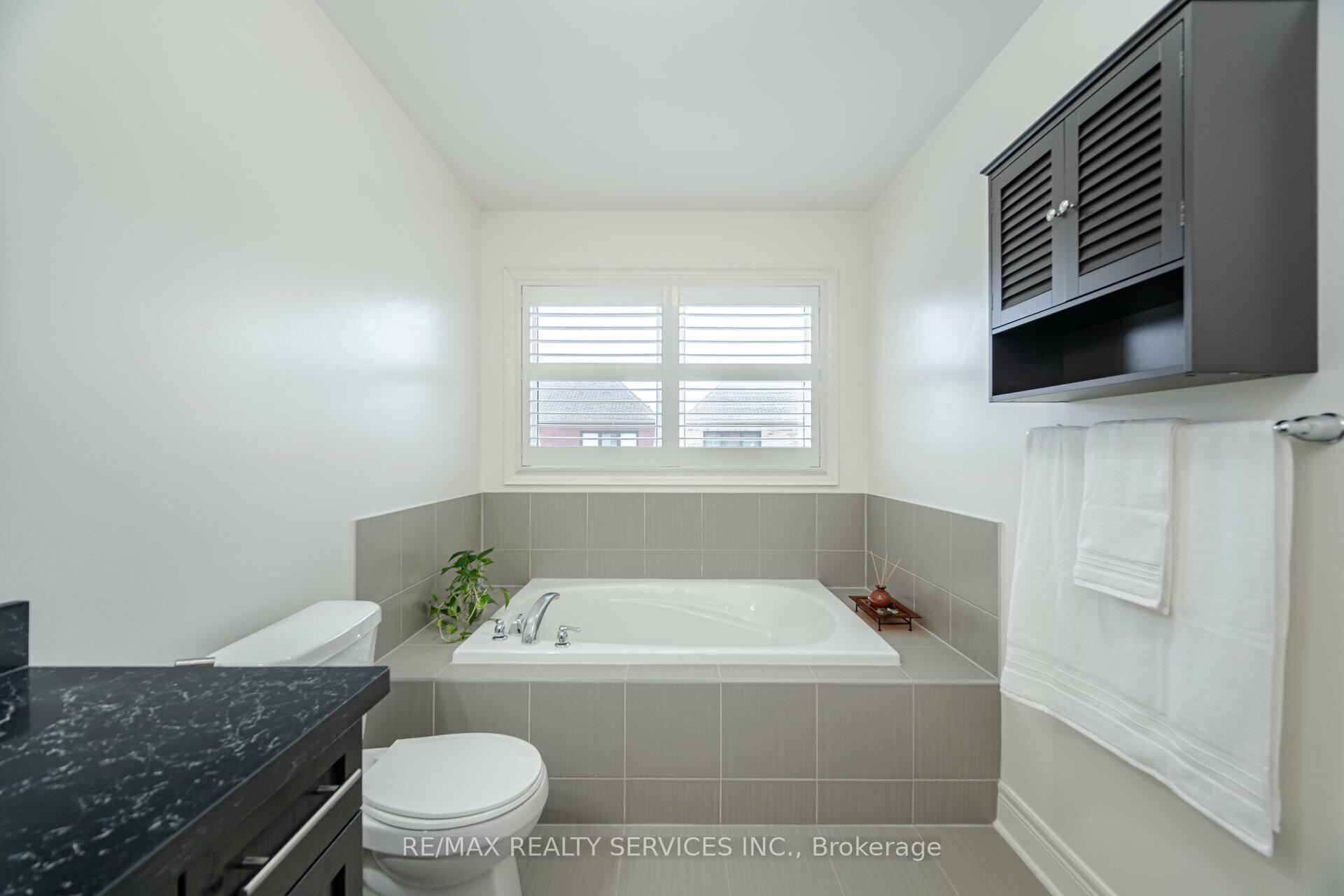 Photo 23 of 58 Andretti Crescent, Brampton, Credit Valley — HOMEH