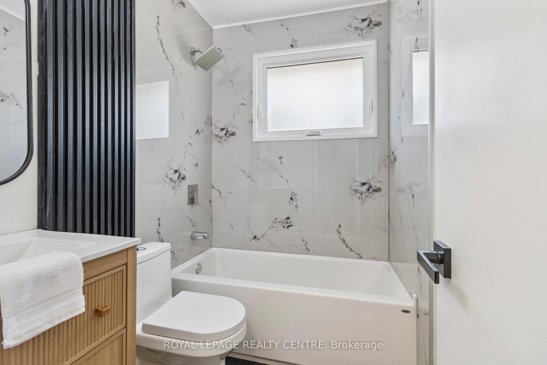 Photo 22 of 14 Charlbrook Avenue, Barrie, Cundles East — HOMEH