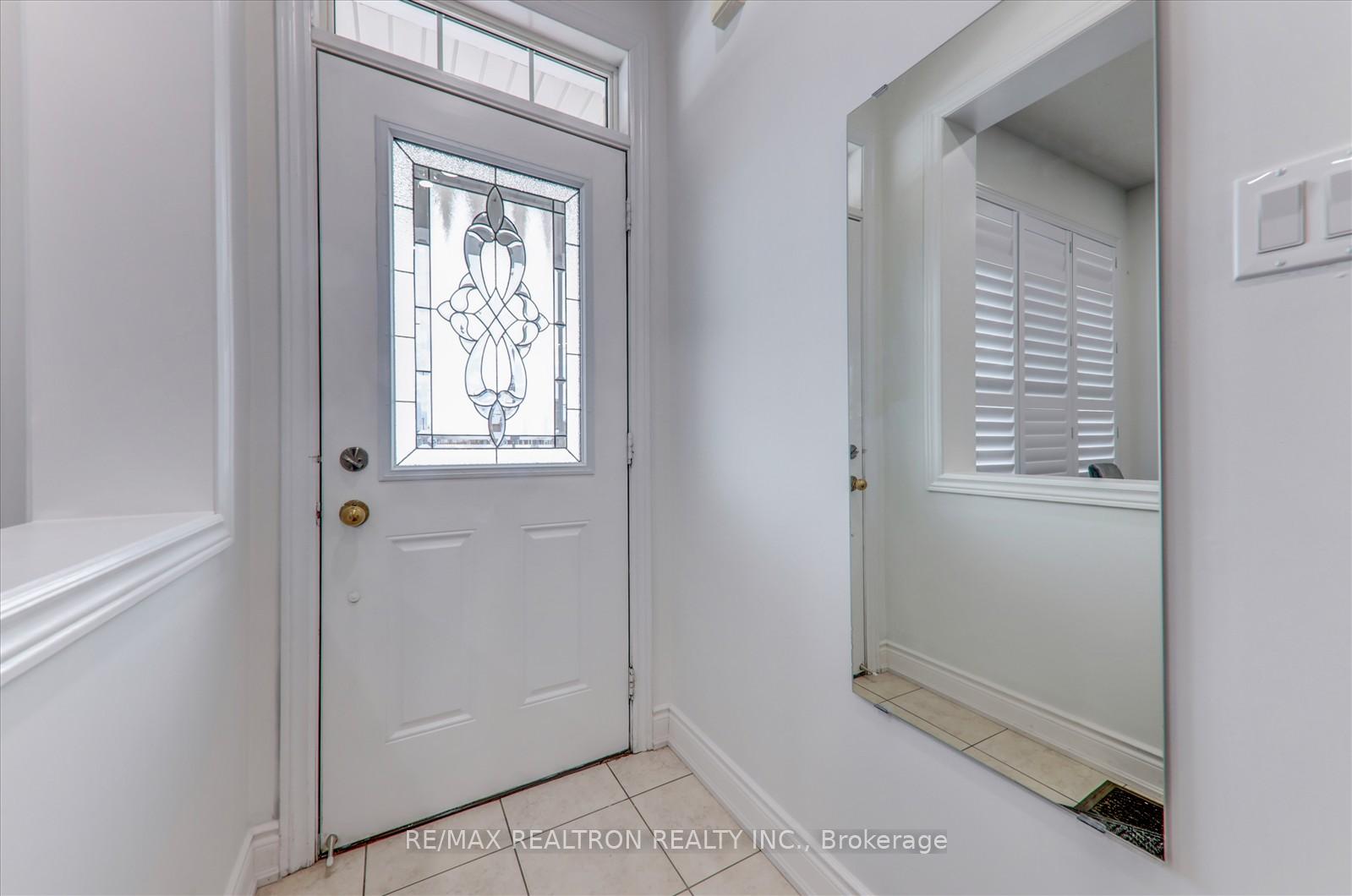 Photo 3 of 25 Sleightholme Crescent, Brampton, Bram East — HOMEH
