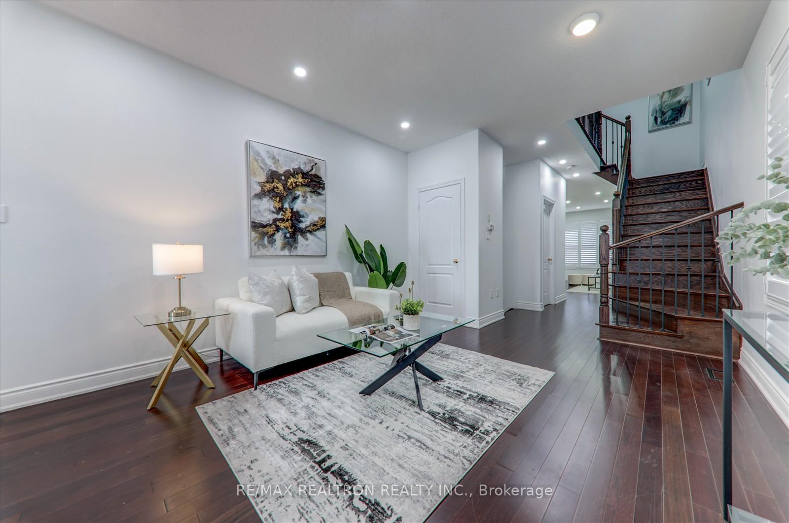 Photo 5 of 25 Sleightholme Crescent, Brampton, Bram East — HOMEH