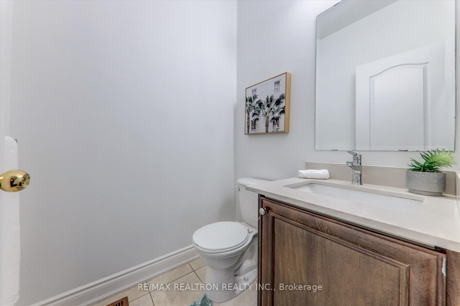 Photo 7 of 25 Sleightholme Crescent, Brampton, Bram East — HOMEH