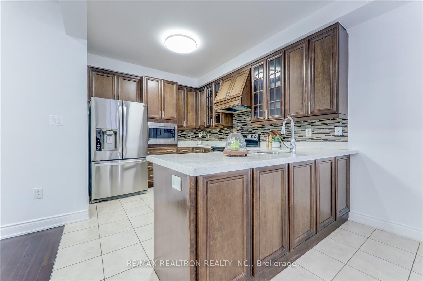 Photo 14 of 25 Sleightholme Crescent, Brampton, Bram East — HOMEH
