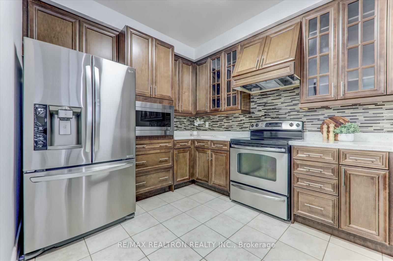 Photo 15 of 25 Sleightholme Crescent, Brampton, Bram East — HOMEH