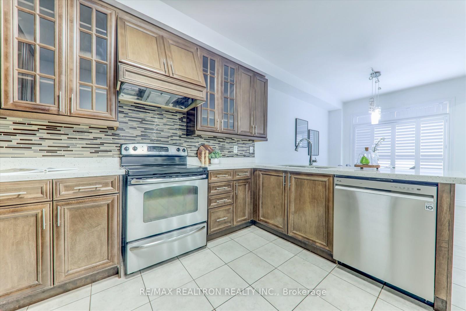 Photo 16 of 25 Sleightholme Crescent, Brampton, Bram East — HOMEH