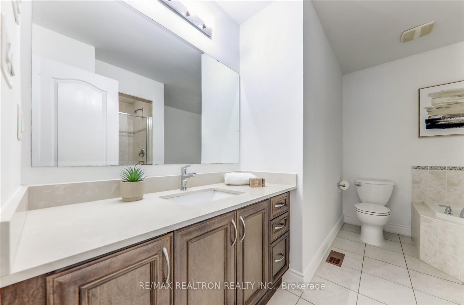 Photo 21 of 25 Sleightholme Crescent, Brampton, Bram East — HOMEH