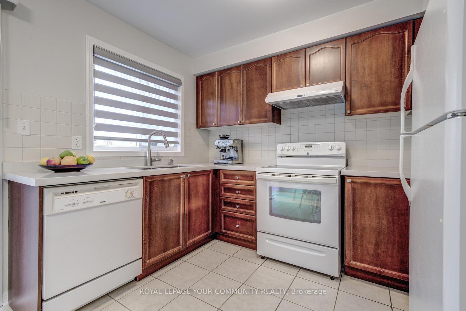 Photo 15 of 9 Sugarhill Drive, Brampton, Fletcher's Meadow — HOMEH