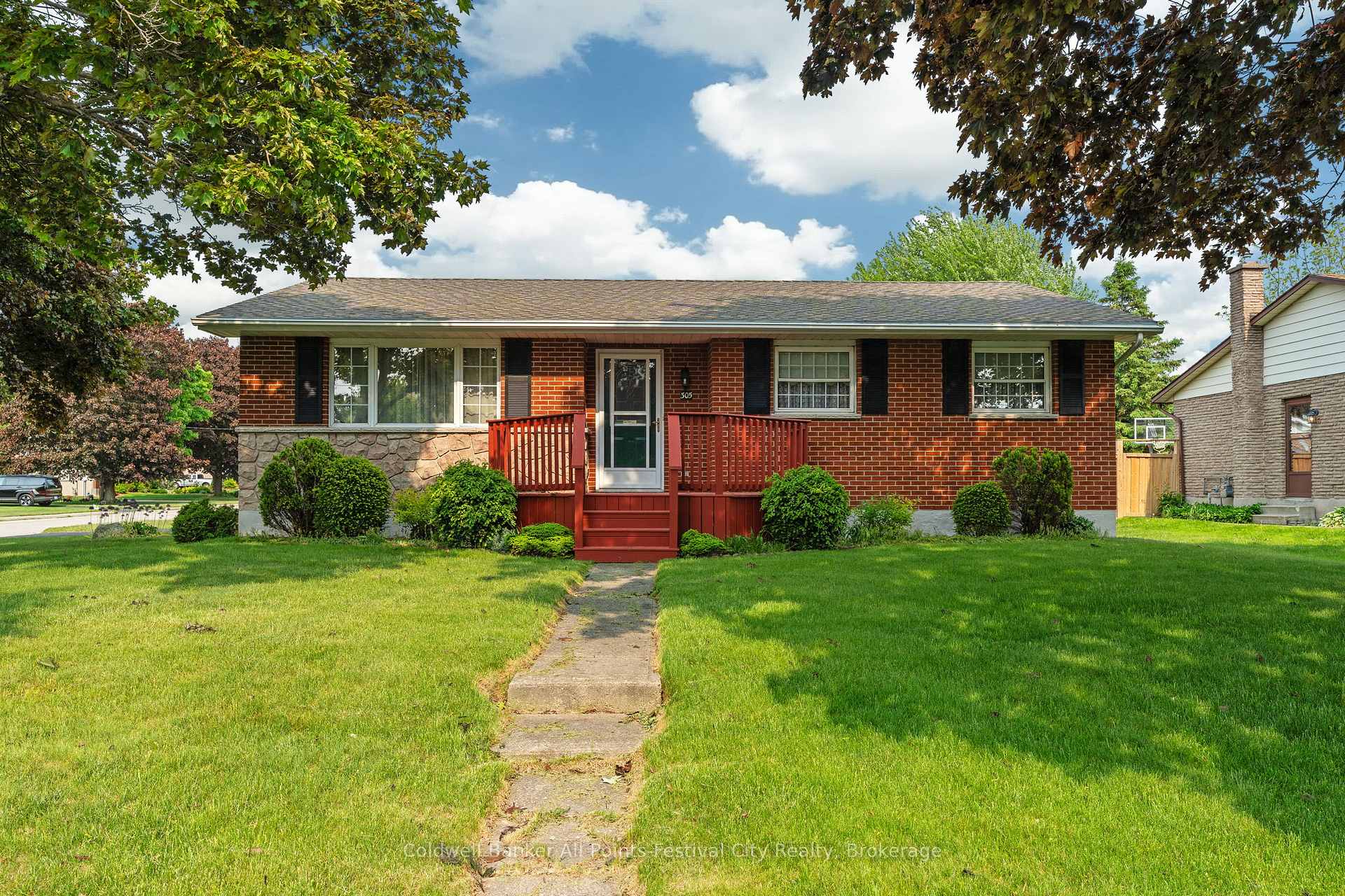 Photo 1 of 305 Warren Street, Goderich, Goderich (Town) — HOMEH