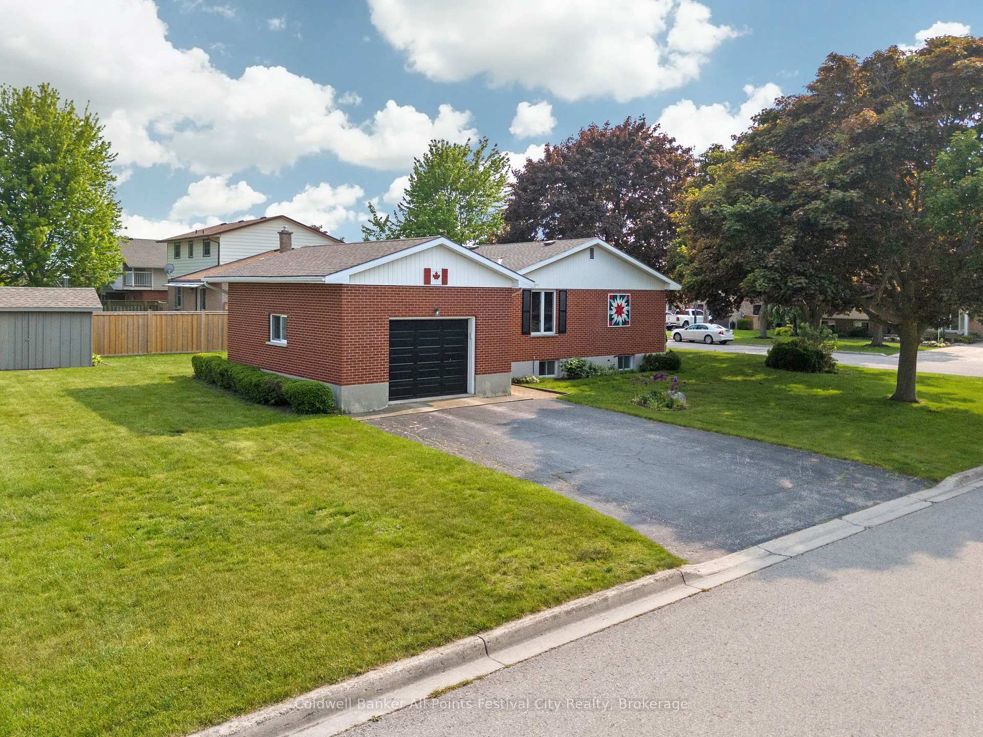 Photo 2 of 305 Warren Street, Goderich, Goderich (Town) — HOMEH