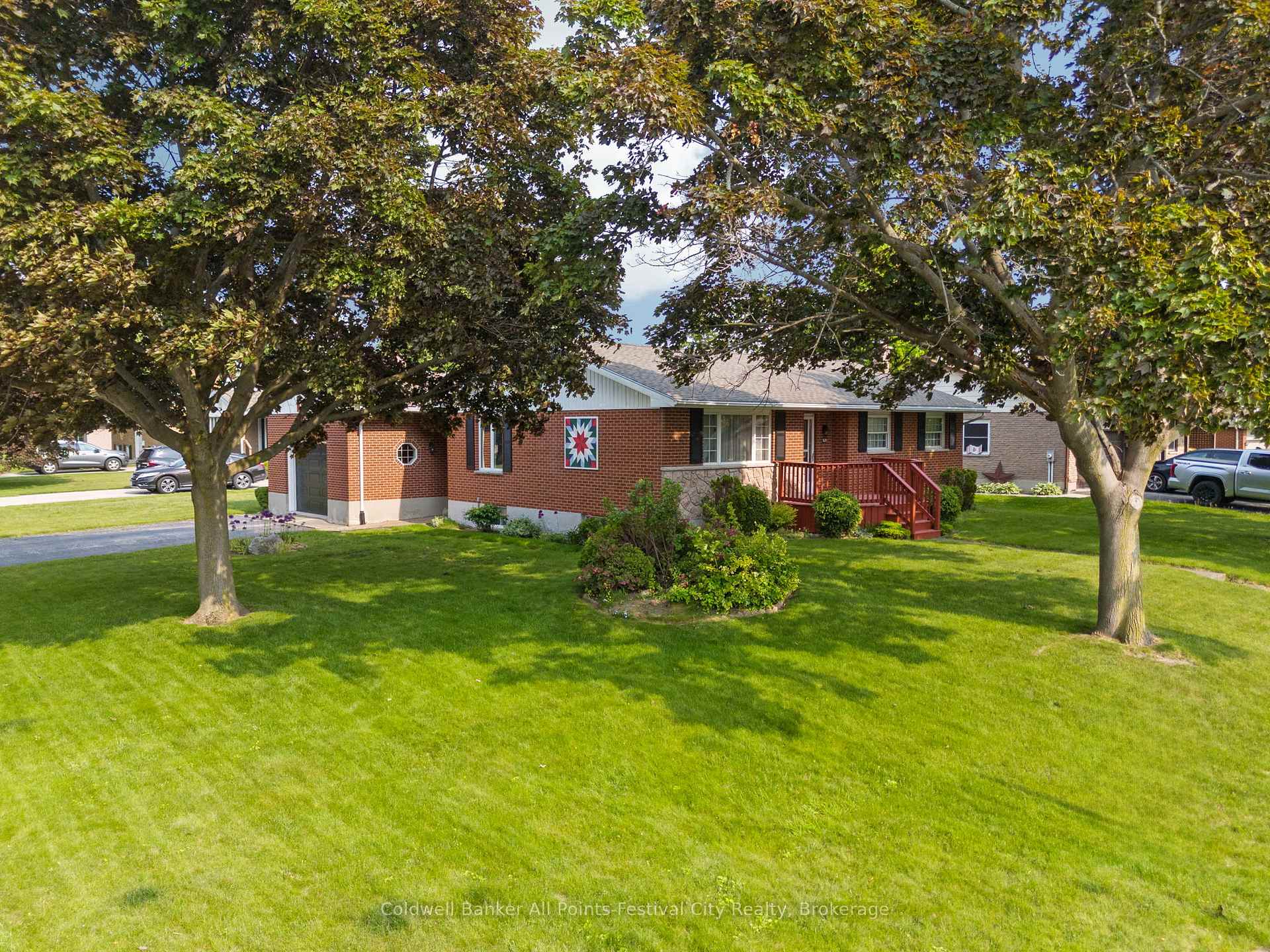 Photo 4 of 305 Warren Street, Goderich, Goderich (Town) — HOMEH