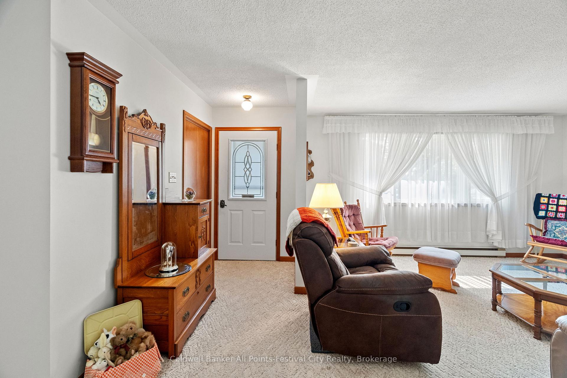 Photo 7 of 305 Warren Street, Goderich, Goderich (Town) — HOMEH