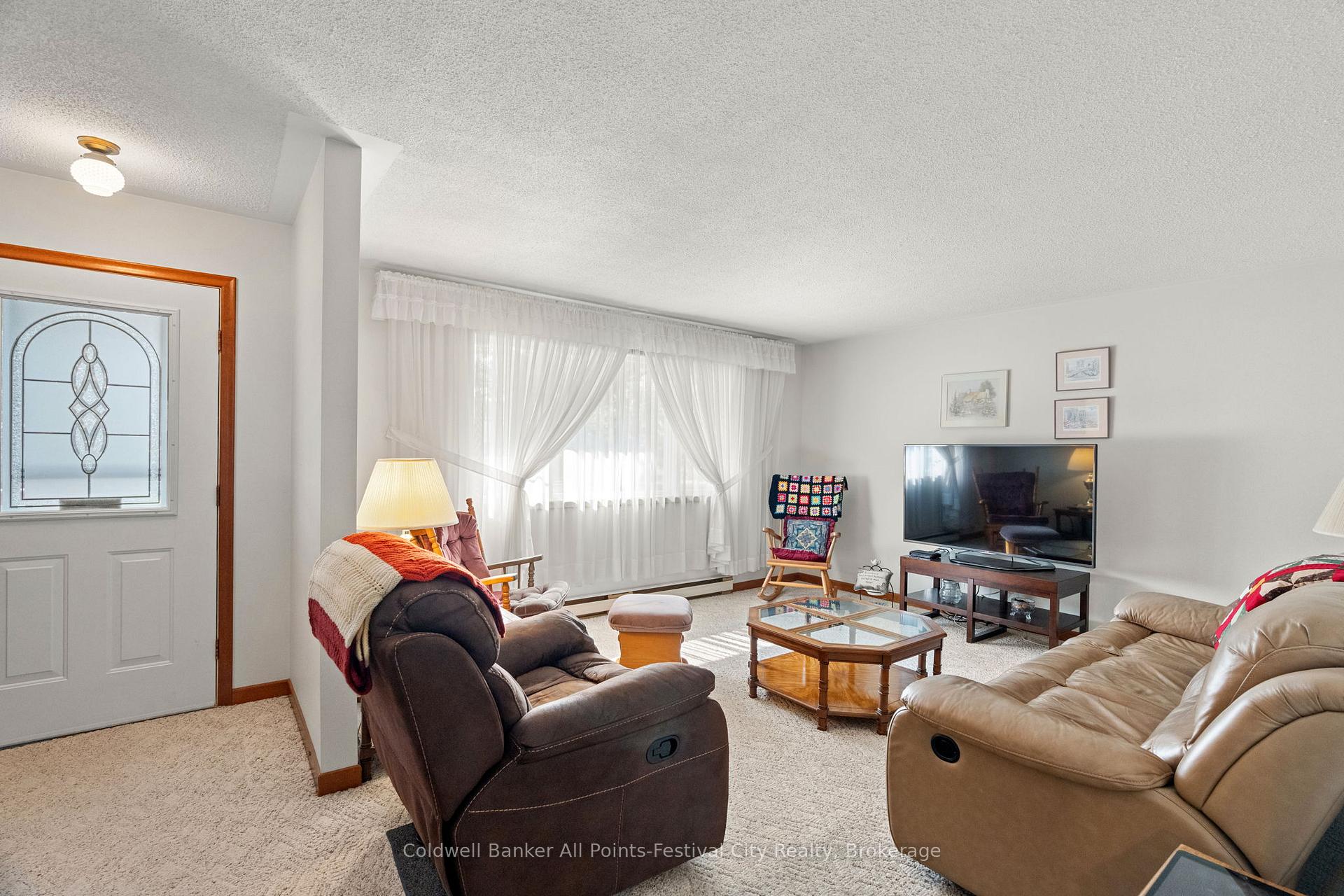 Photo 8 of 305 Warren Street, Goderich, Goderich (Town) — HOMEH