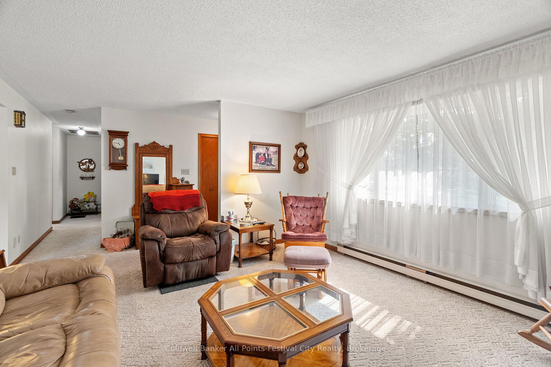 Photo 10 of 305 Warren Street, Goderich, Goderich (Town) — HOMEH