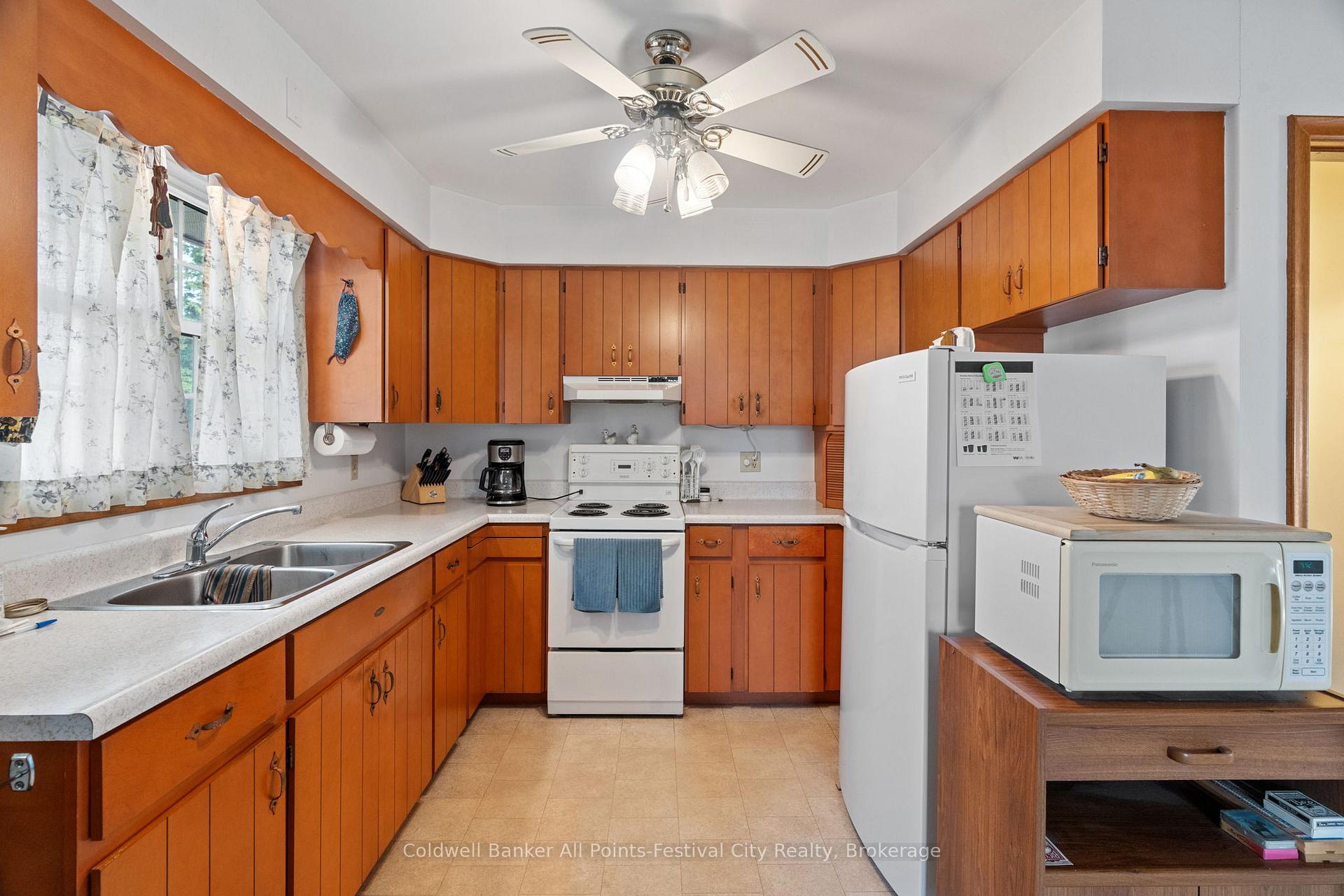 Photo 14 of 305 Warren Street, Goderich, Goderich (Town) — HOMEH