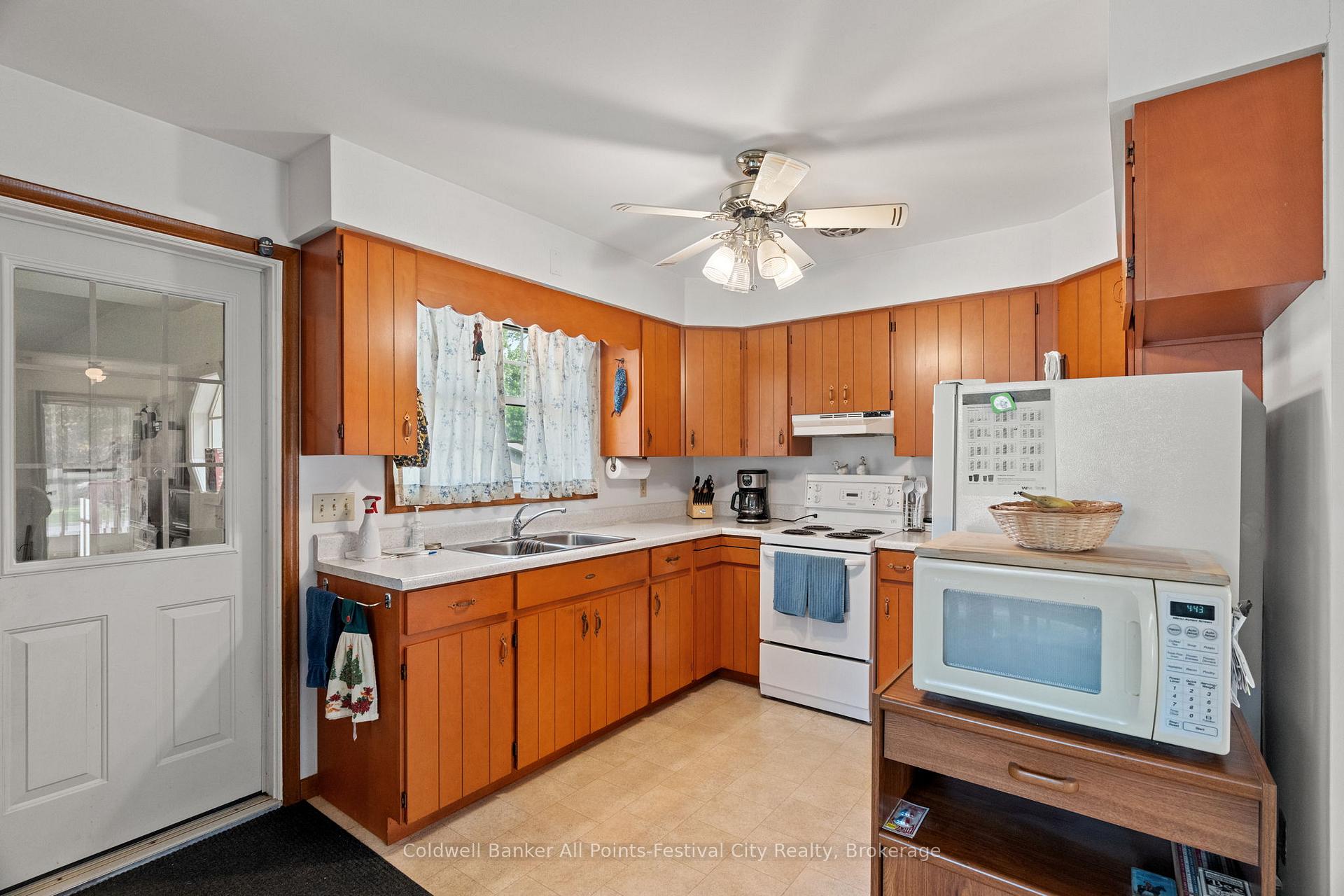 Photo 12 of 305 Warren Street, Goderich, Goderich (Town) — HOMEH
