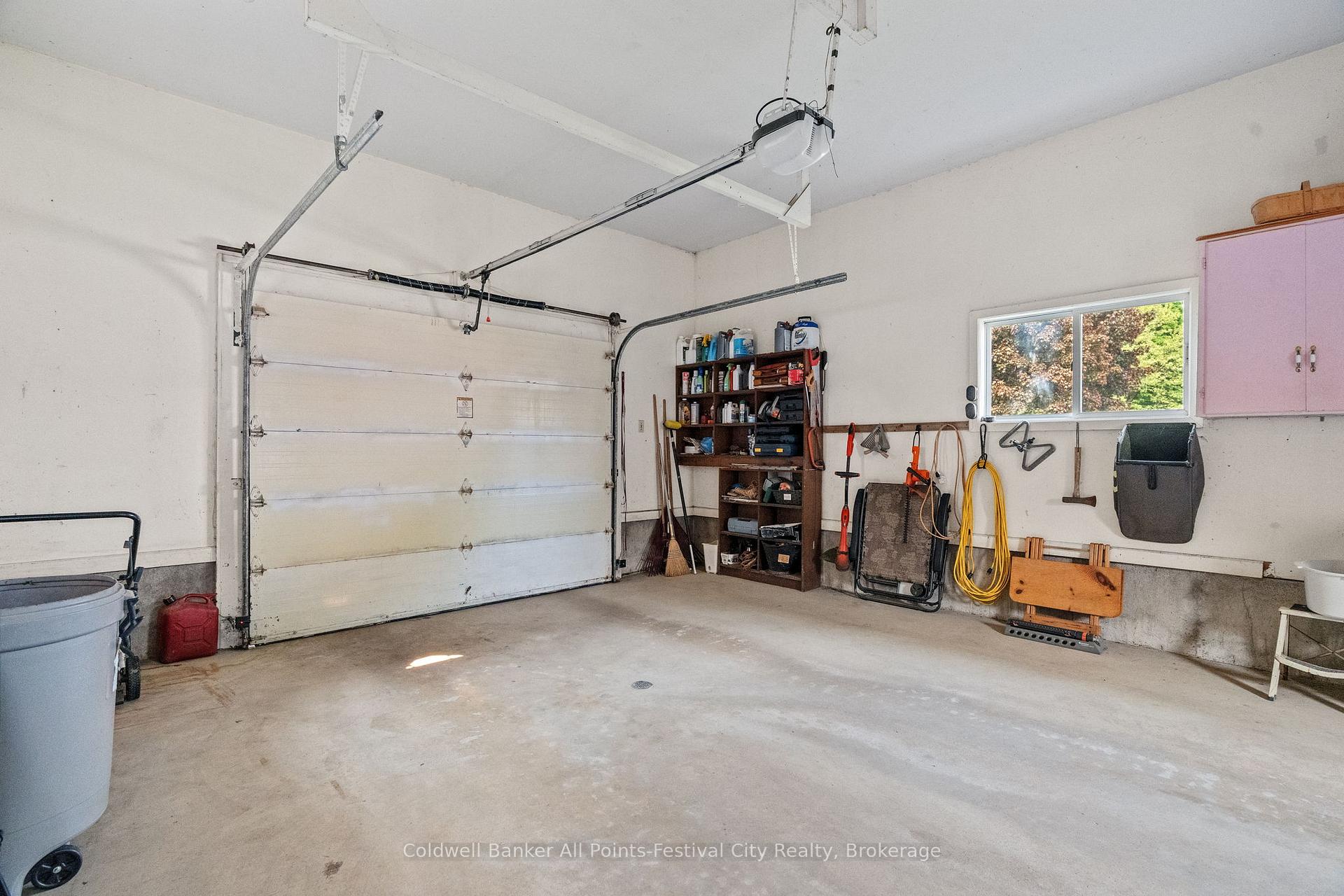Photo 33 of 305 Warren Street, Goderich, Goderich (Town) — HOMEH