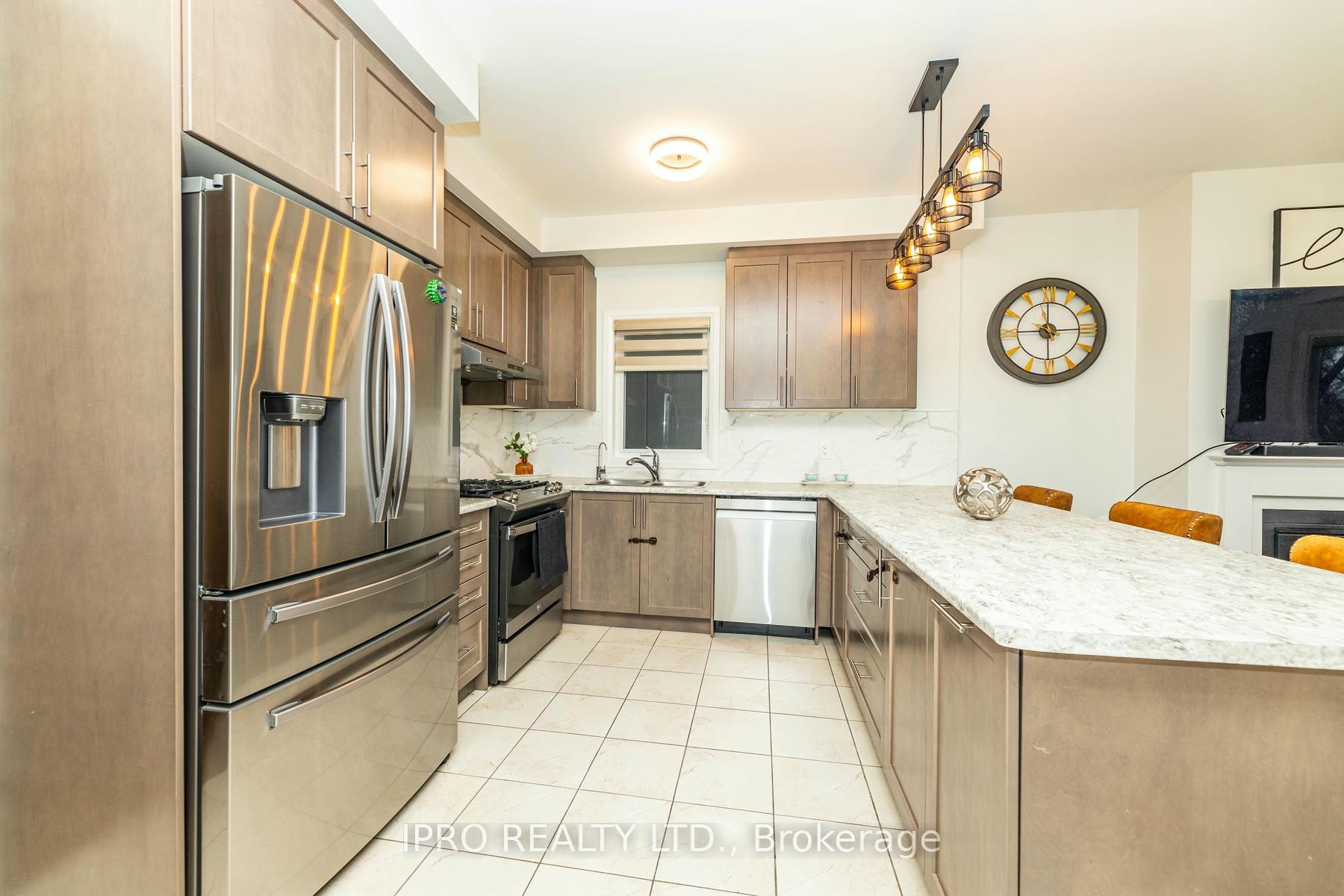 Photo 6 of 7 Dalbeattie Drive, Brampton, Bram West — HOMEH