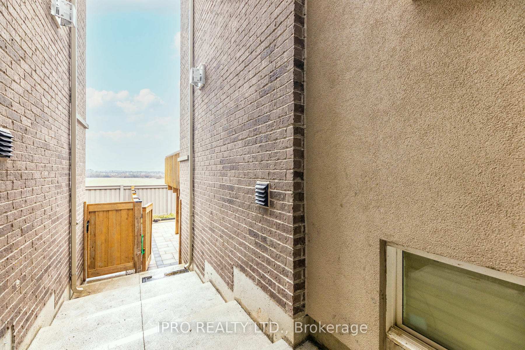 Photo 40 of 7 Dalbeattie Drive, Brampton, Bram West — HOMEH