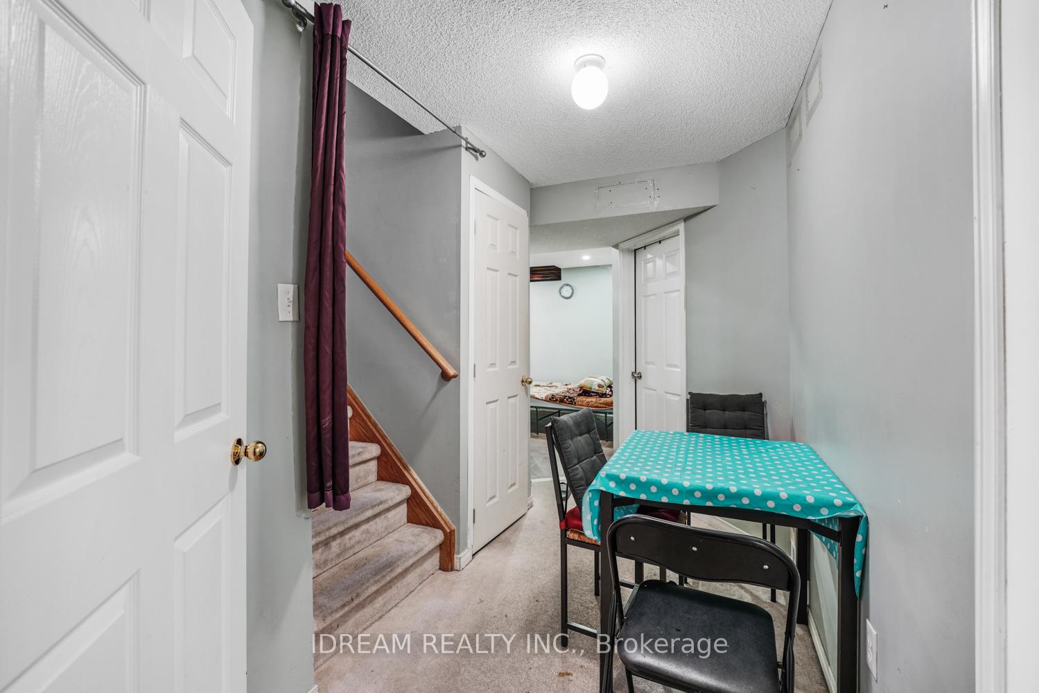 Photo 6 of 36 Flurry Circle, Brampton, Credit Valley — HOMEH
