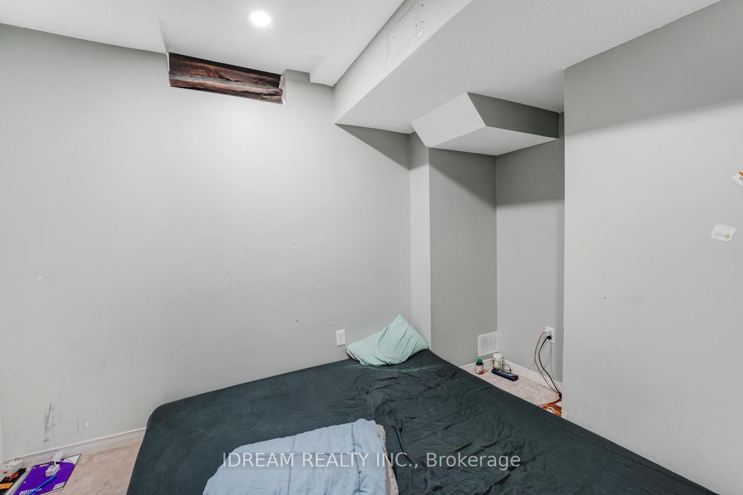Photo 10 of 36 Flurry Circle, Brampton, Credit Valley — HOMEH