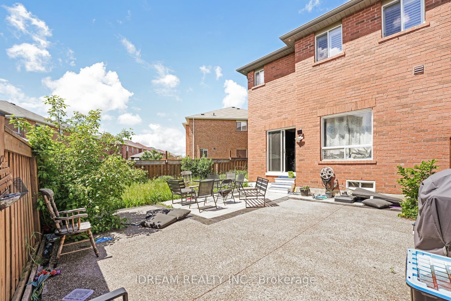 Photo 11 of 36 Flurry Circle, Brampton, Credit Valley — HOMEH