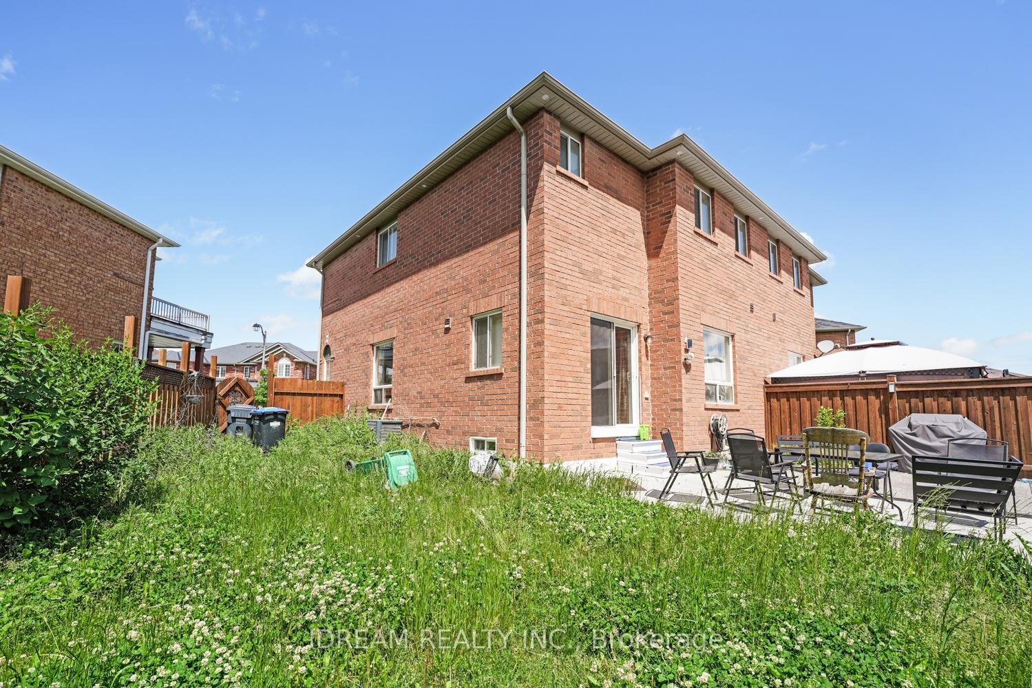 Photo 12 of 36 Flurry Circle, Brampton, Credit Valley — HOMEH