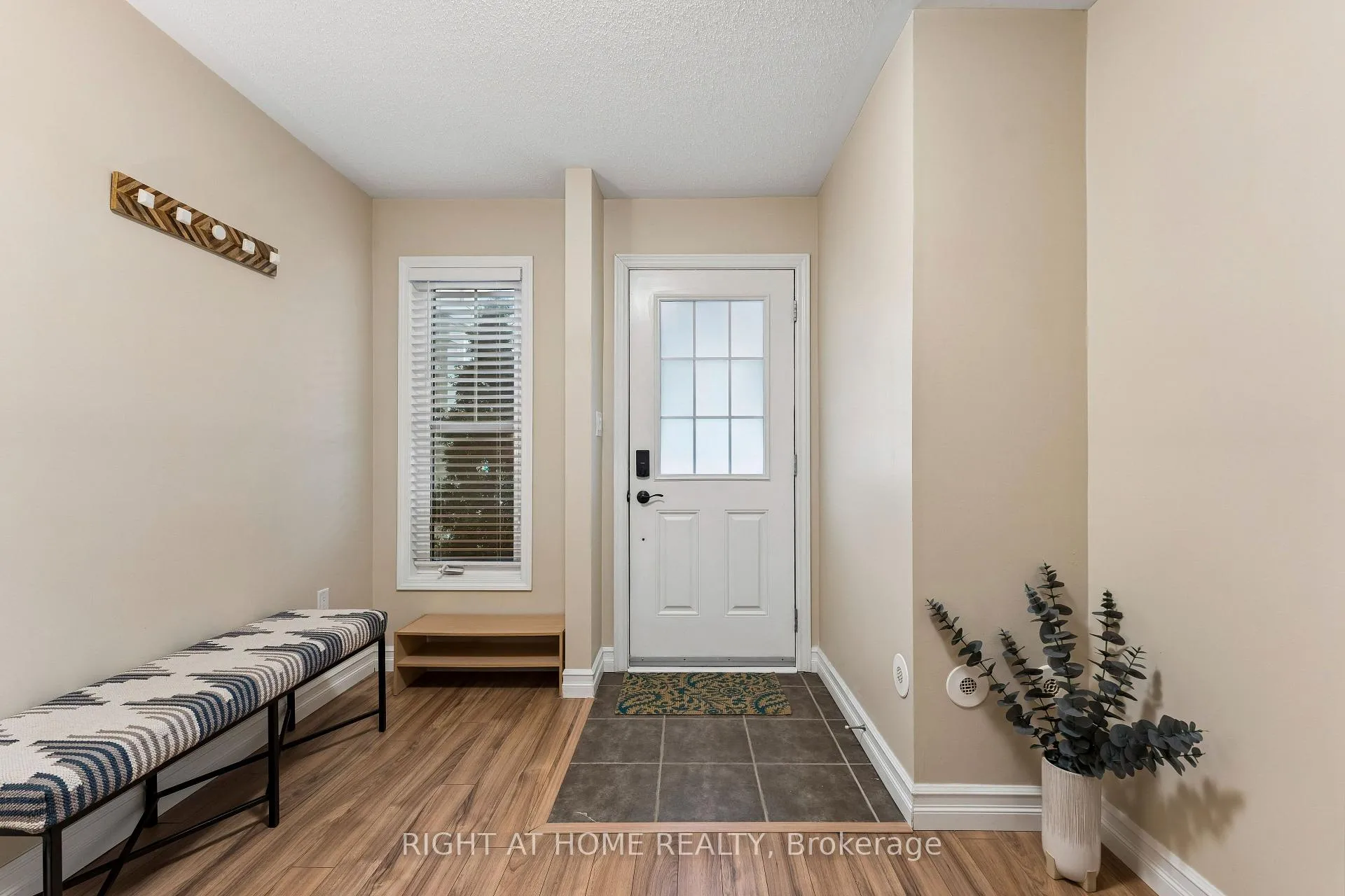 Photo 6 of 915 Deverell Place, Milton, Coates — HOMEH