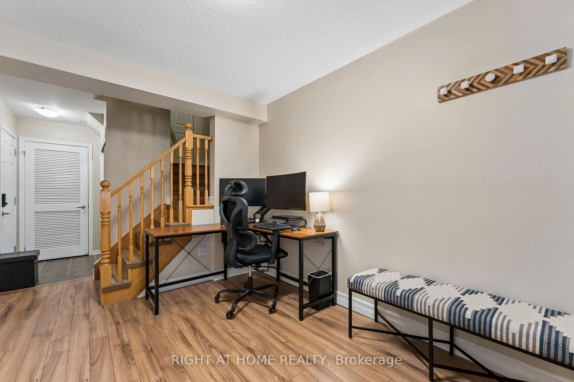 Photo 7 of 915 Deverell Place, Milton, Coates — HOMEH