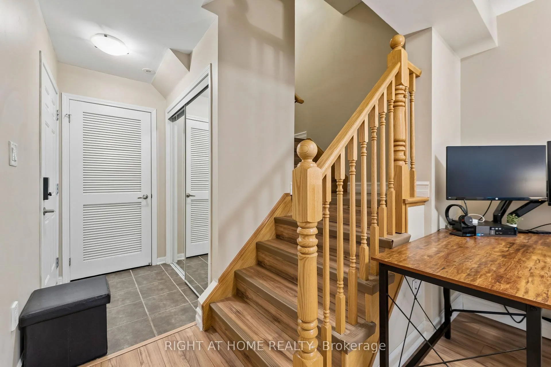 Photo 10 of 915 Deverell Place, Milton, Coates — HOMEH