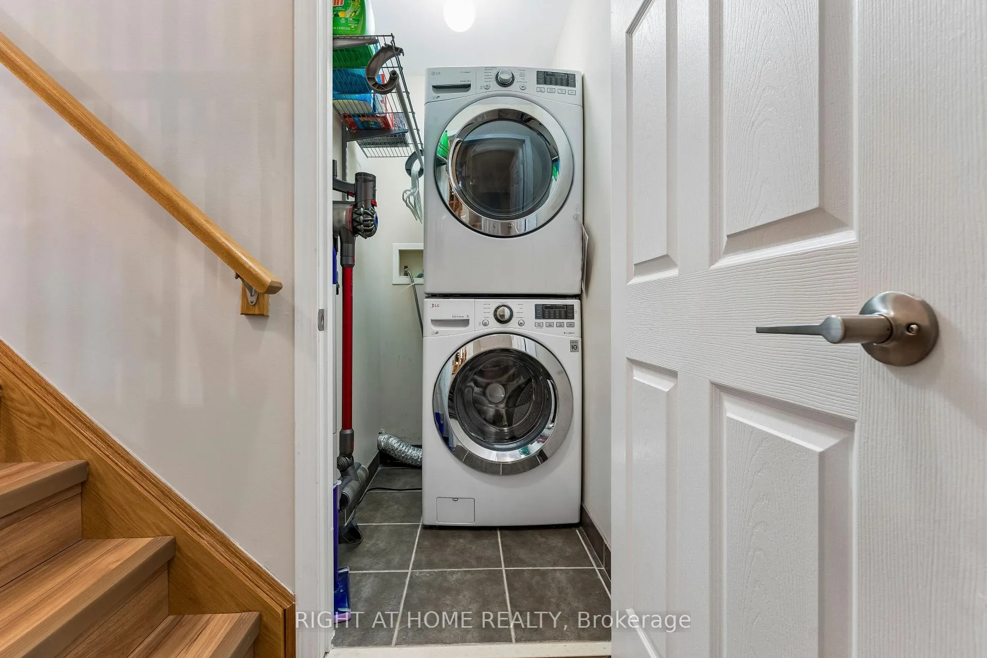Photo 11 of 915 Deverell Place, Milton, Coates — HOMEH