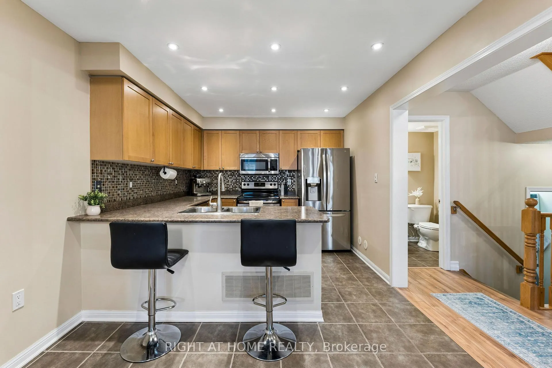 Photo 15 of 915 Deverell Place, Milton, Coates — HOMEH