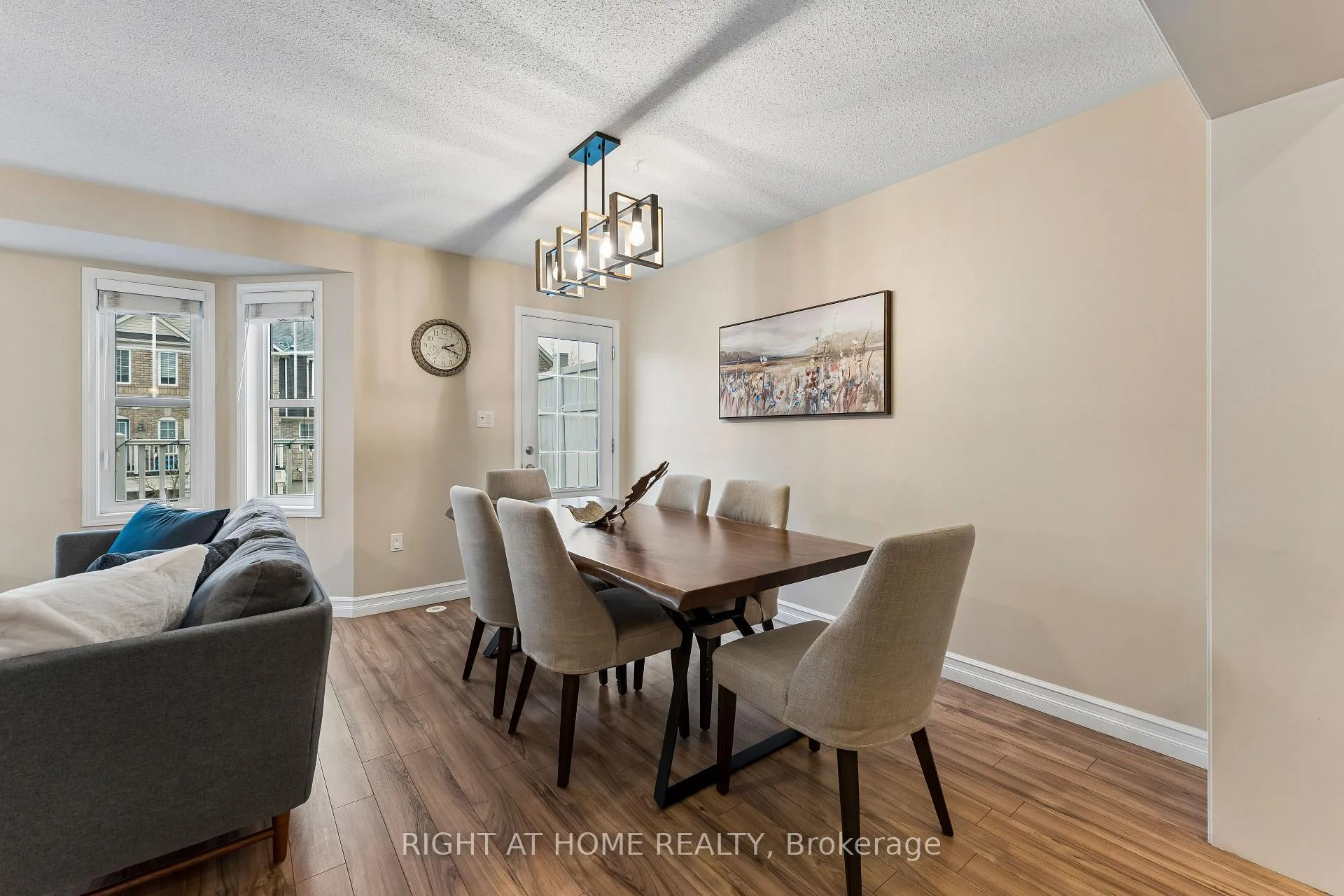 Photo 20 of 915 Deverell Place, Milton, Coates — HOMEH