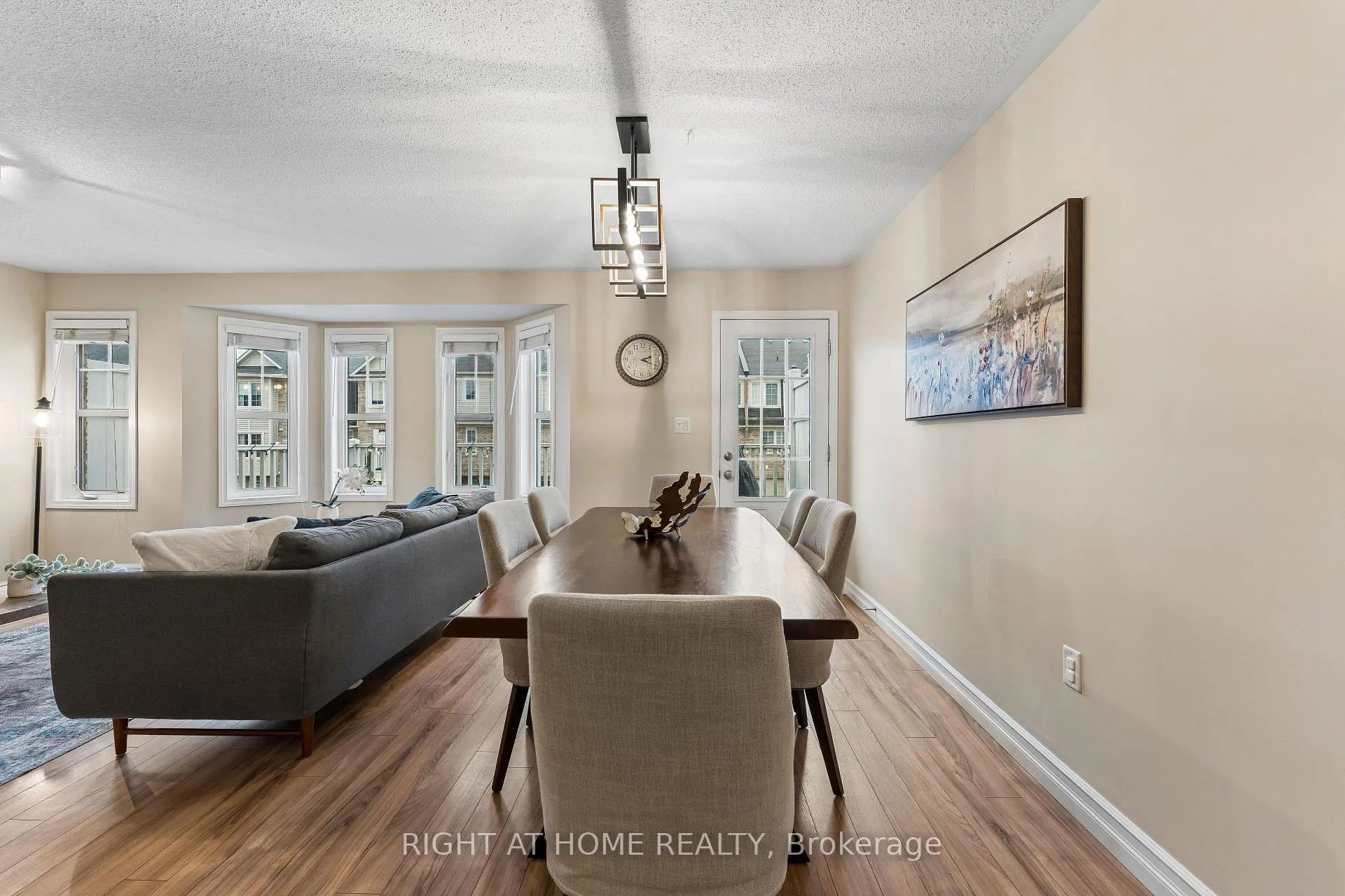 Photo 21 of 915 Deverell Place, Milton, Coates — HOMEH