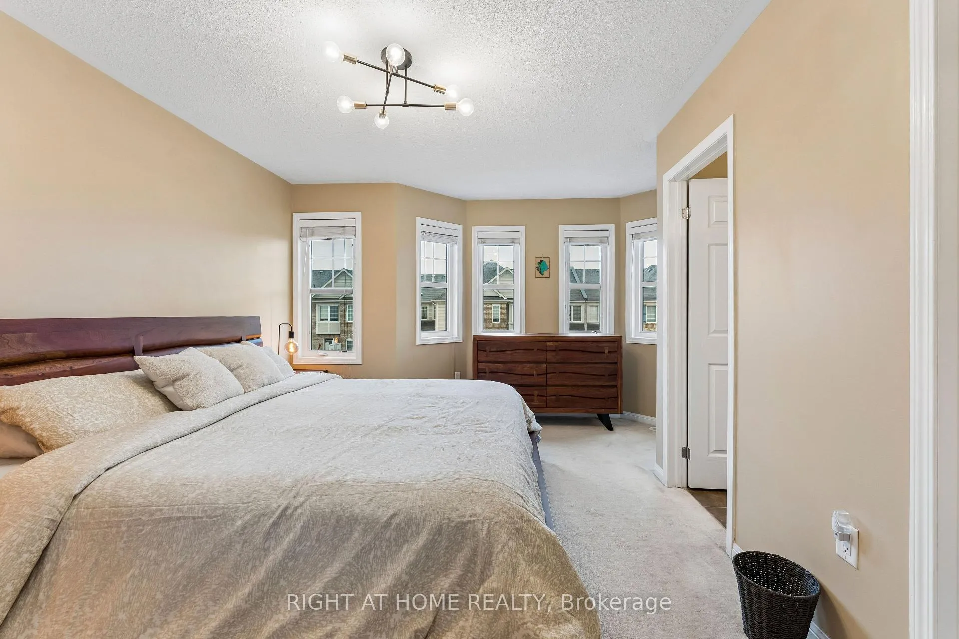 Photo 27 of 915 Deverell Place, Milton, Coates — HOMEH