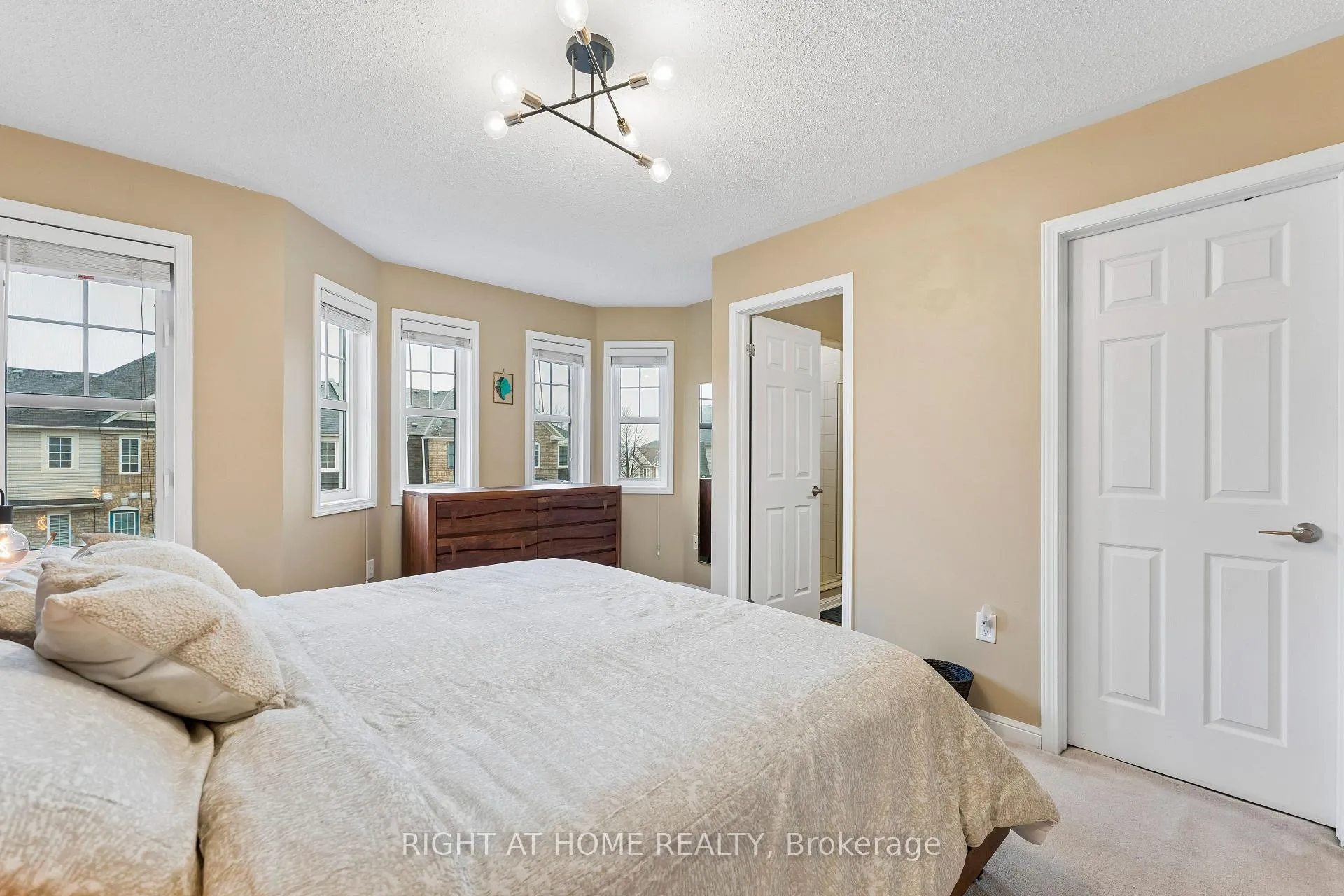 Photo 28 of 915 Deverell Place, Milton, Coates — HOMEH