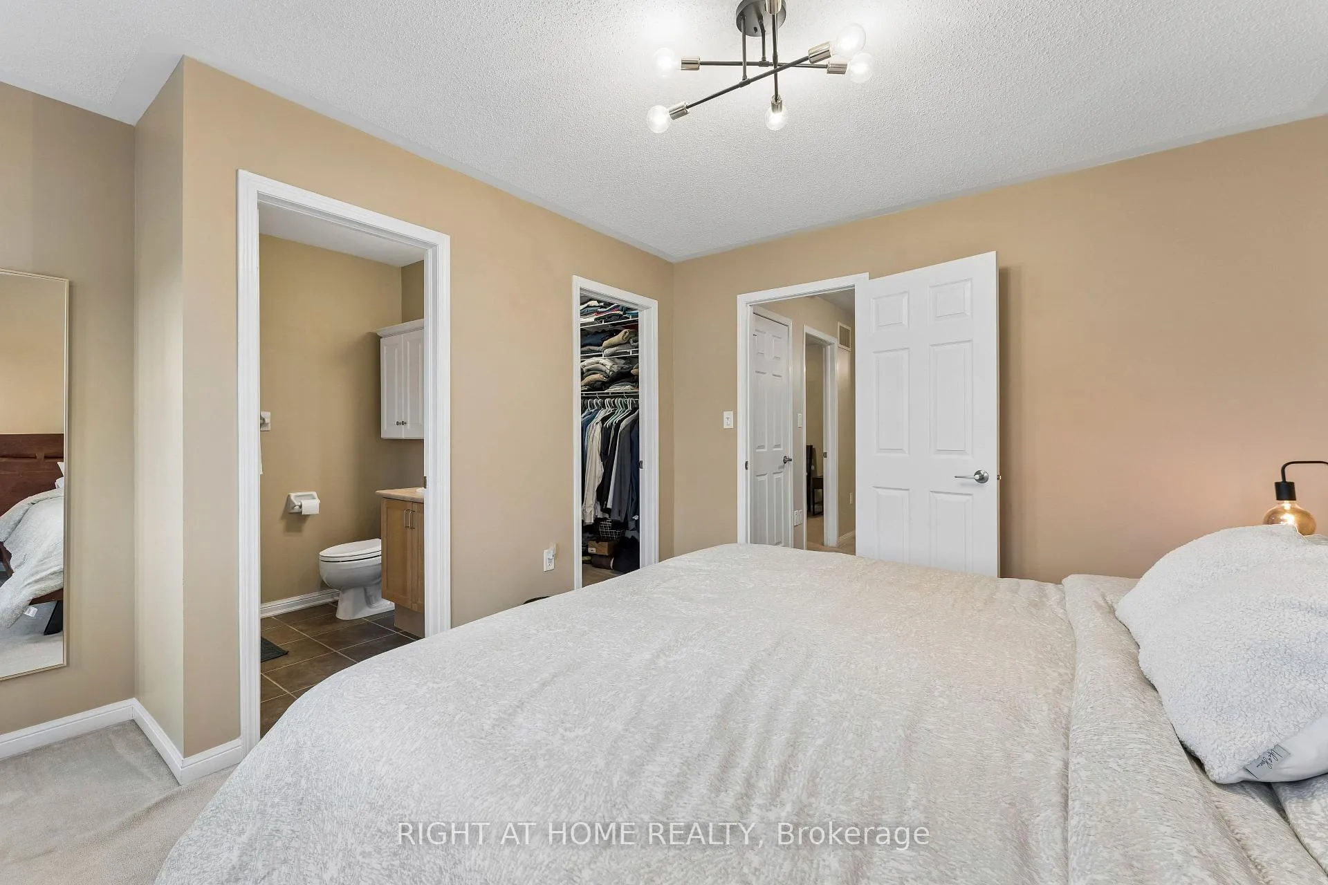 Photo 29 of 915 Deverell Place, Milton, Coates — HOMEH