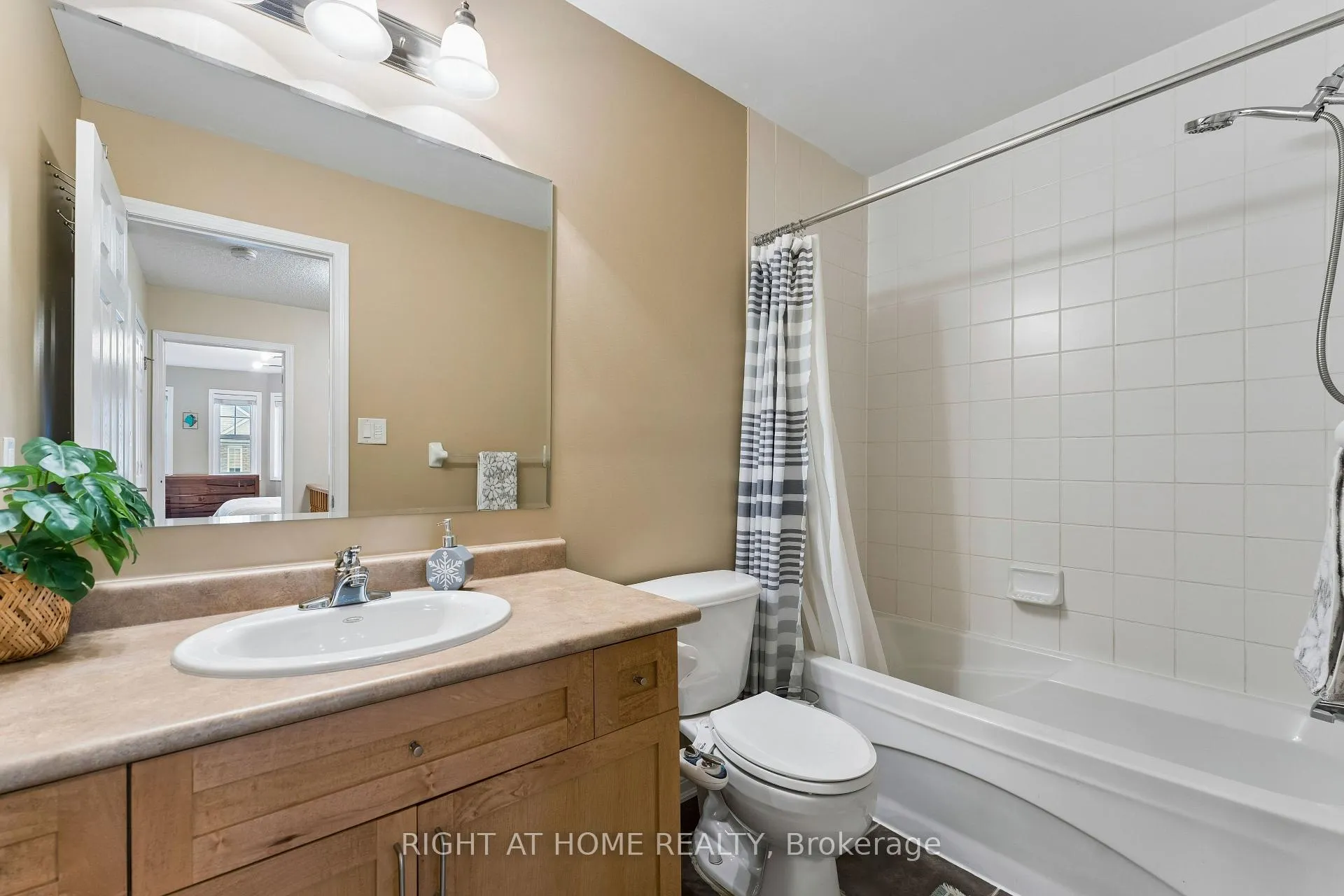 Photo 32 of 915 Deverell Place, Milton, Coates — HOMEH