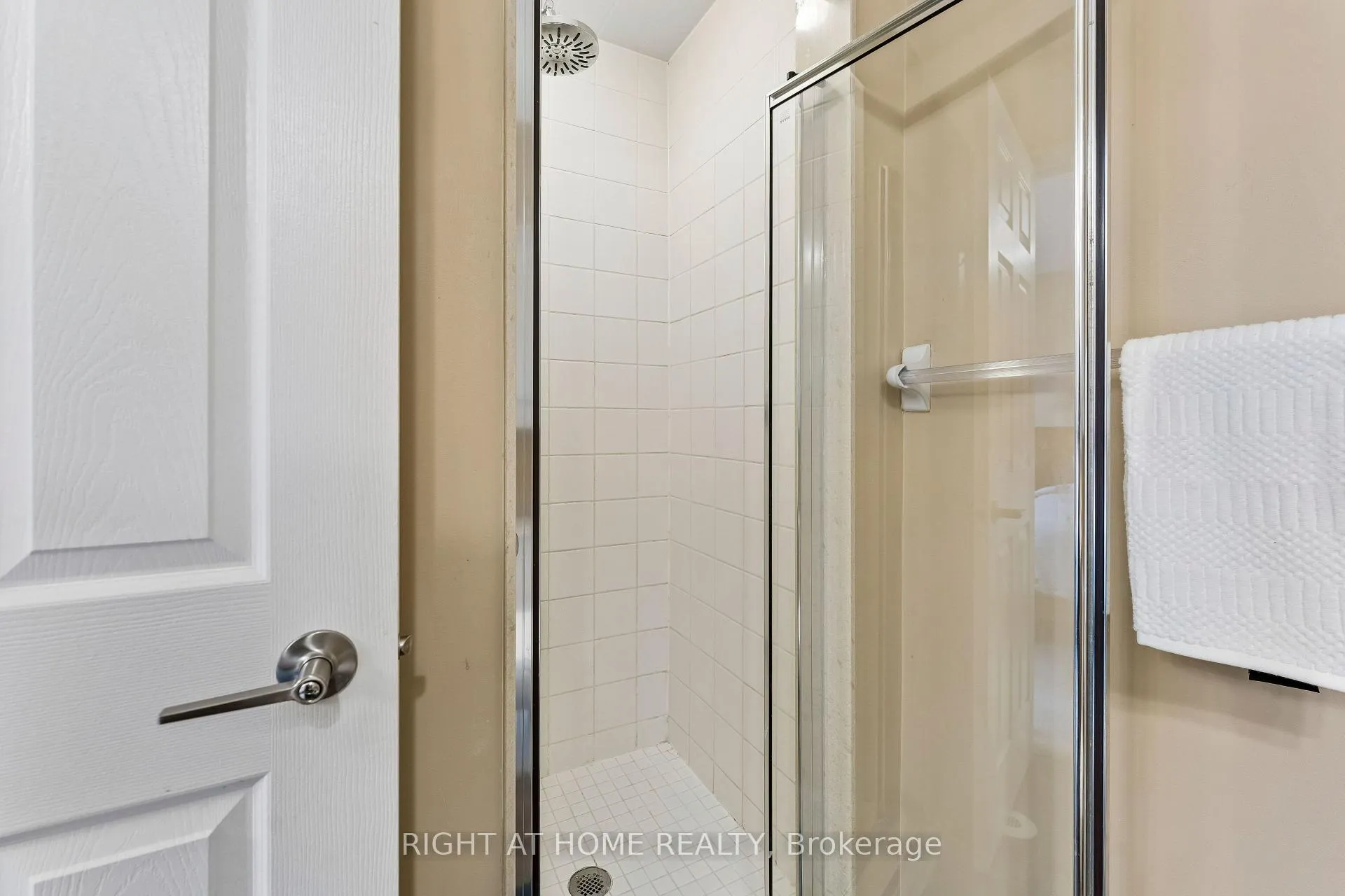 Photo 33 of 915 Deverell Place, Milton, Coates — HOMEH