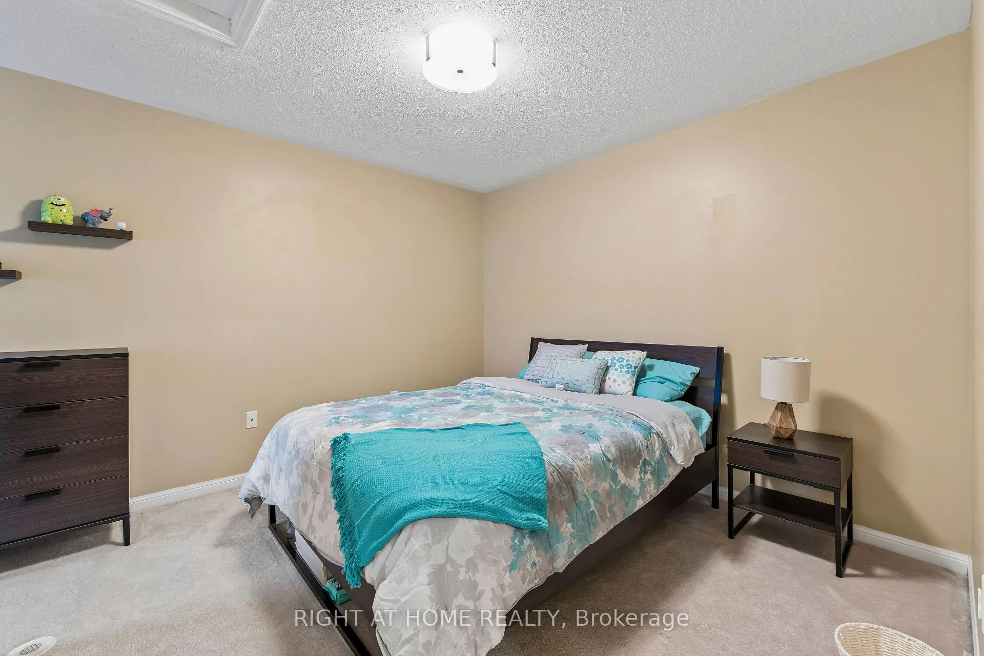 Photo 34 of 915 Deverell Place, Milton, Coates — HOMEH