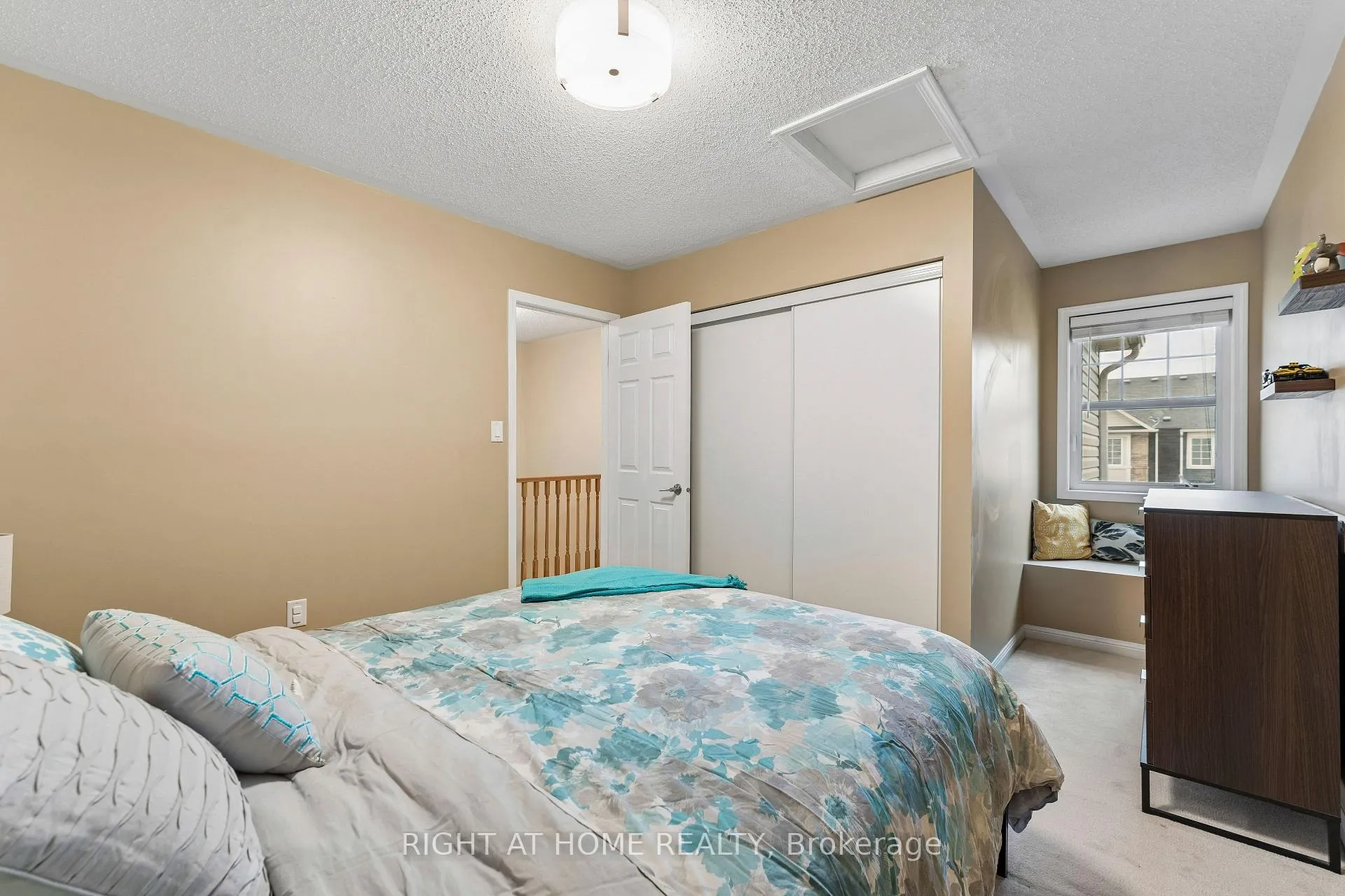 Photo 35 of 915 Deverell Place, Milton, Coates — HOMEH