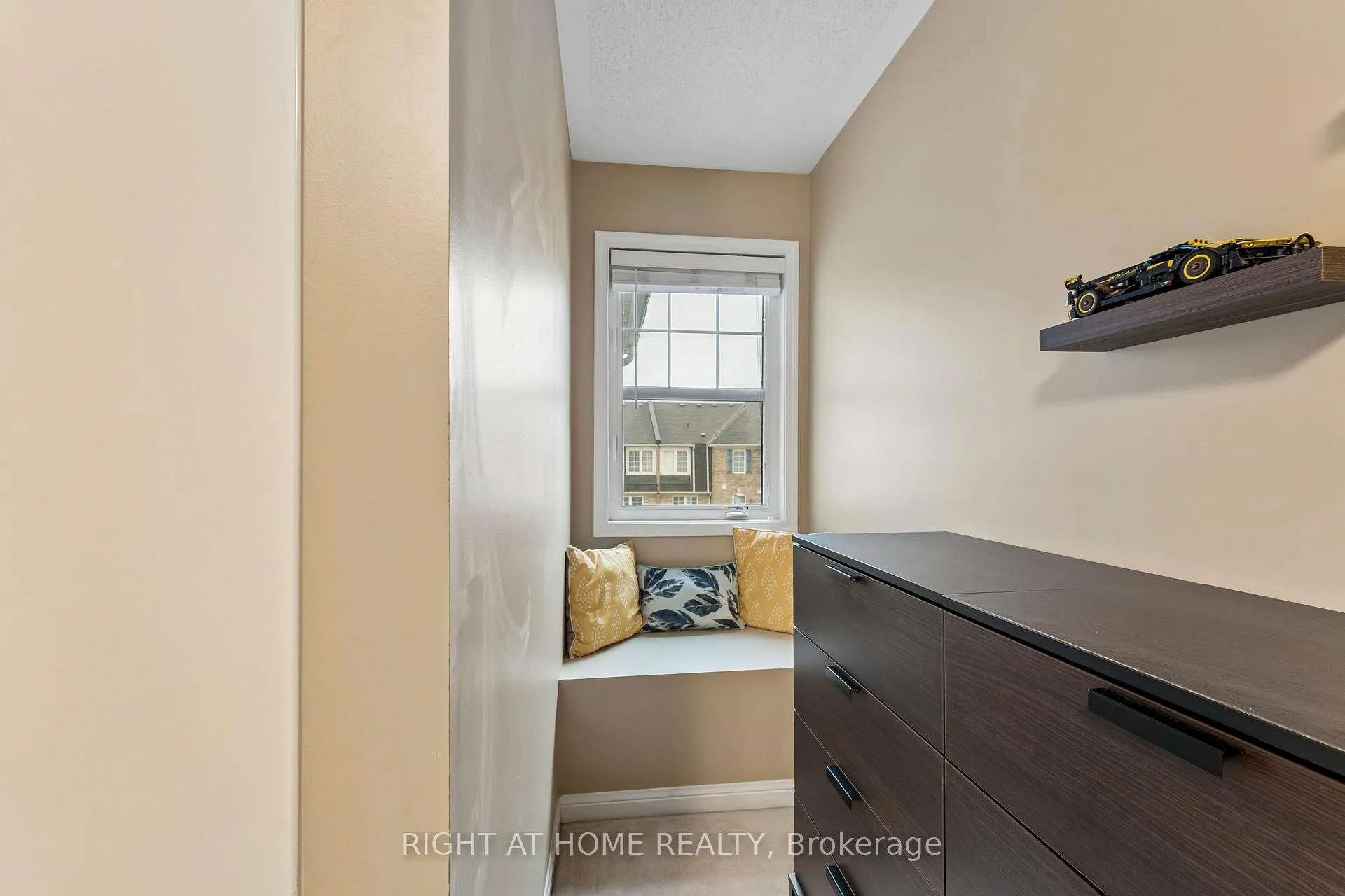 Photo 37 of 915 Deverell Place, Milton, Coates — HOMEH