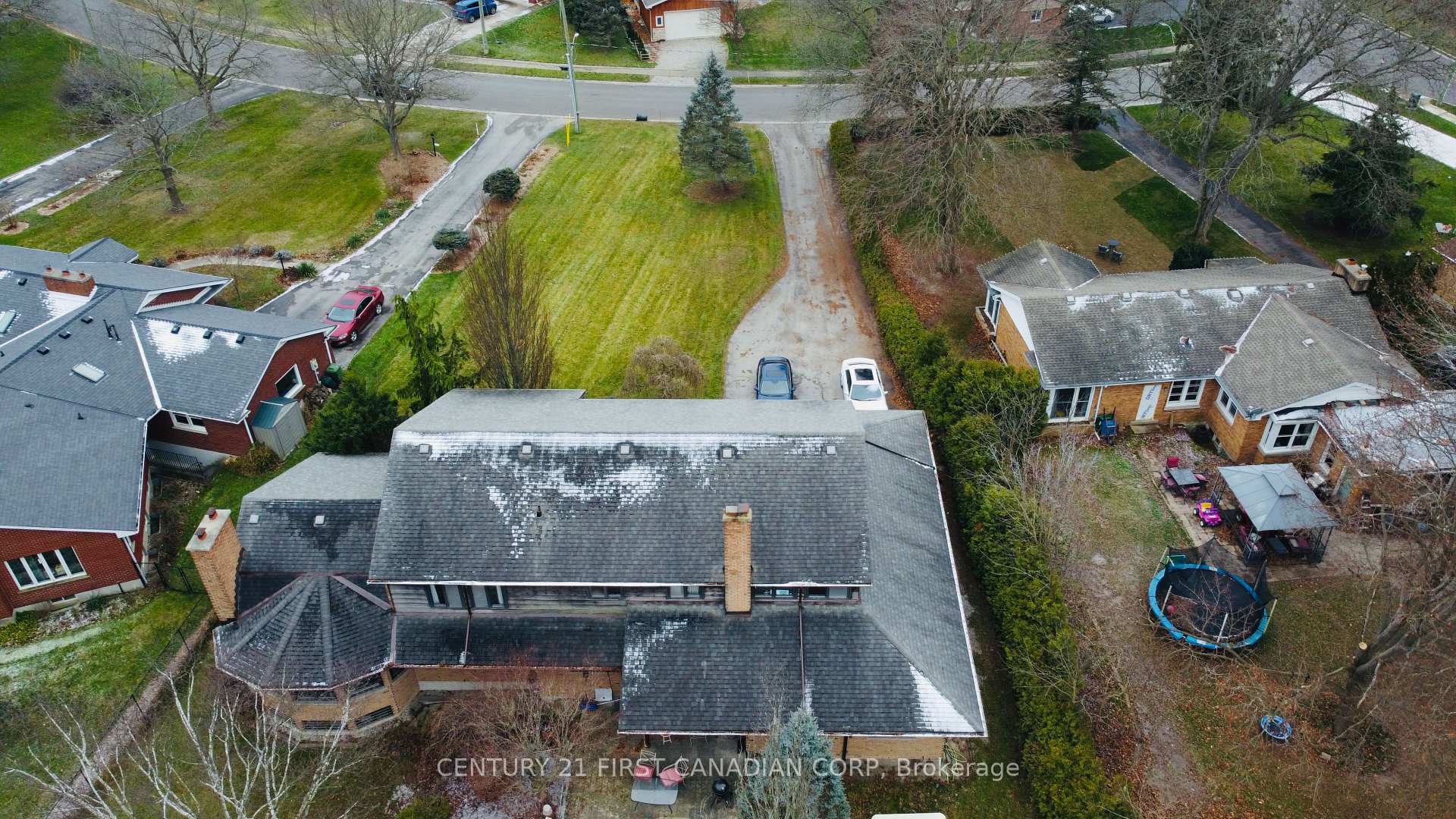 Photo 2 of 239 Woodworth Crescent, St. Thomas — HOMEH