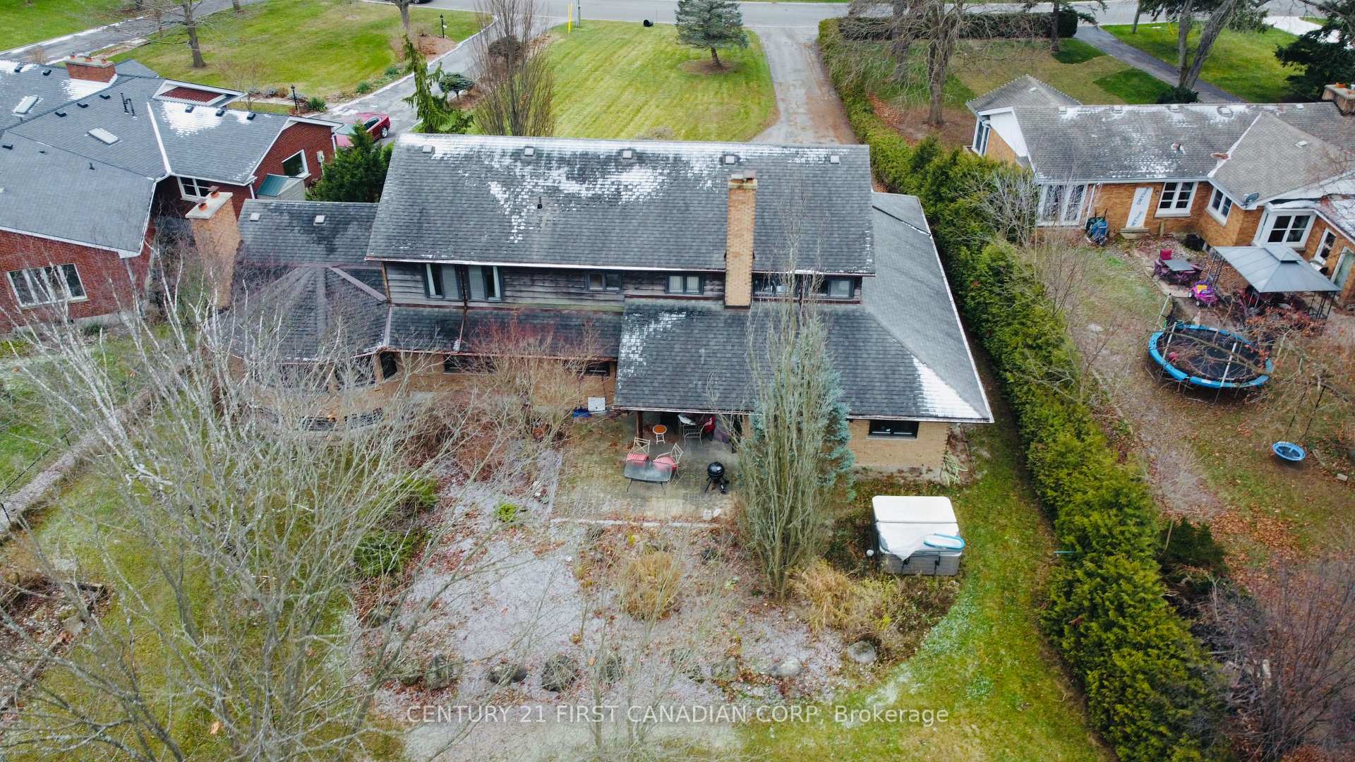 Photo 3 of 239 Woodworth Crescent, St. Thomas — HOMEH