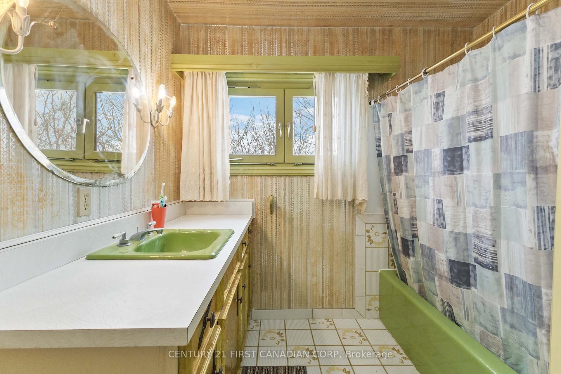 Photo 31 of 239 Woodworth Crescent, St. Thomas — HOMEH