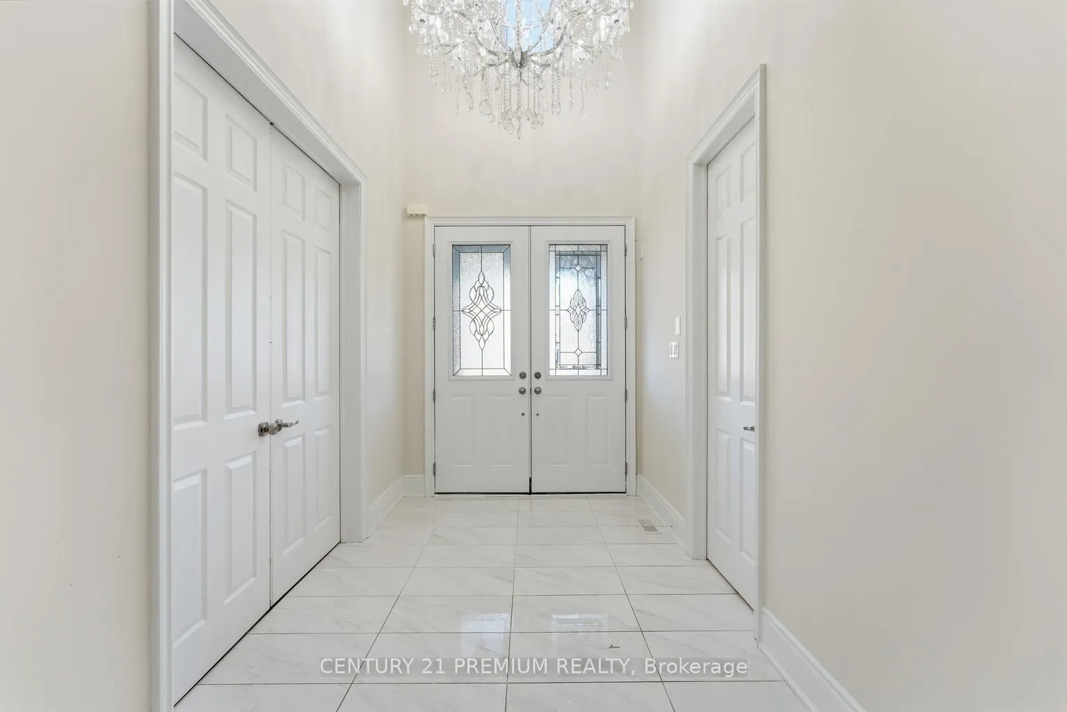 Photo 3 of 18 Landview Road, Brampton, Toronto Gore Rural Estate — HOMEH