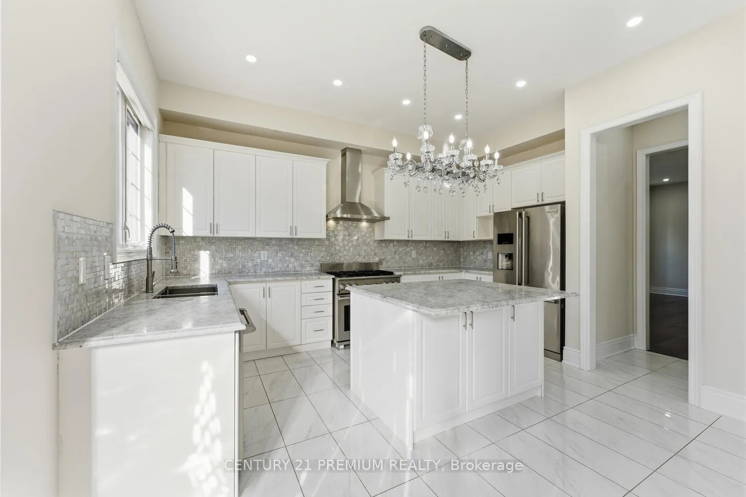 Photo 12 of 18 Landview Road, Brampton, Toronto Gore Rural Estate — HOMEH