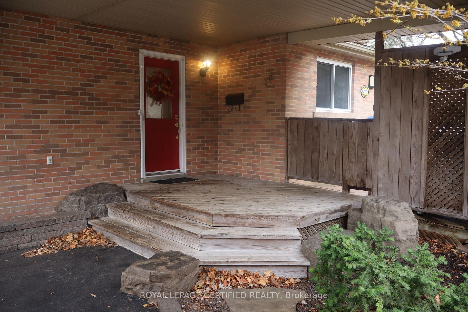 Photo 3 of 35 Ladore Drive, Brampton, Brampton South — HOMEH